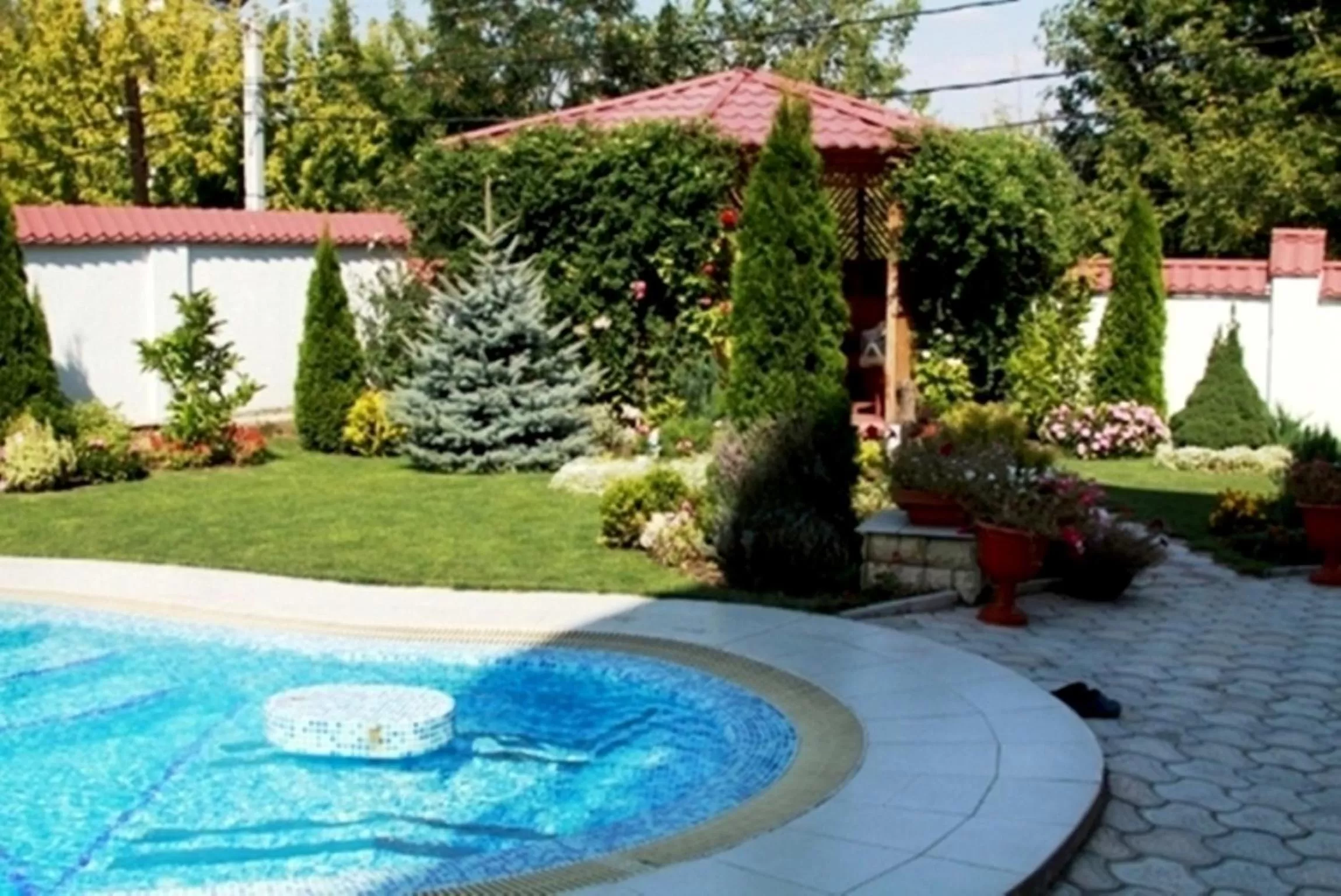 Swimming pool in Edem Hotel