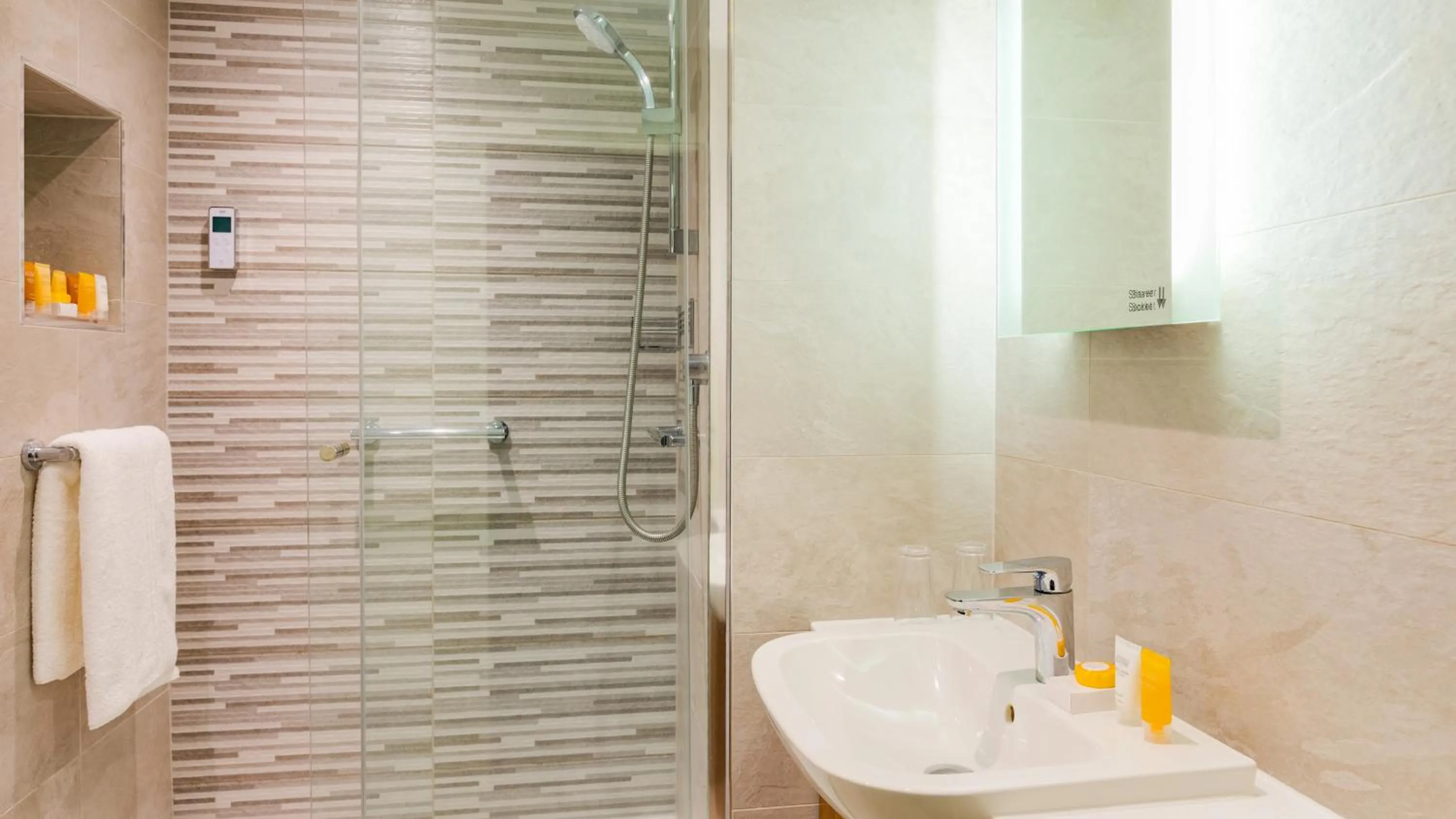 Bedroom in Wentworth Hotel