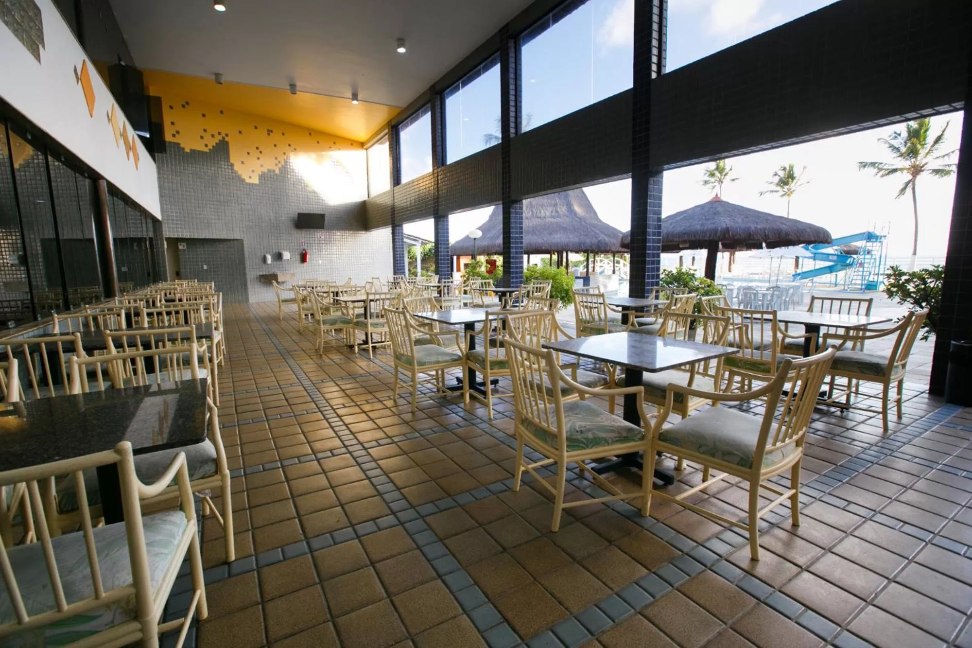 Restaurant/places to eat in Hotel Canarius D'Gaibu