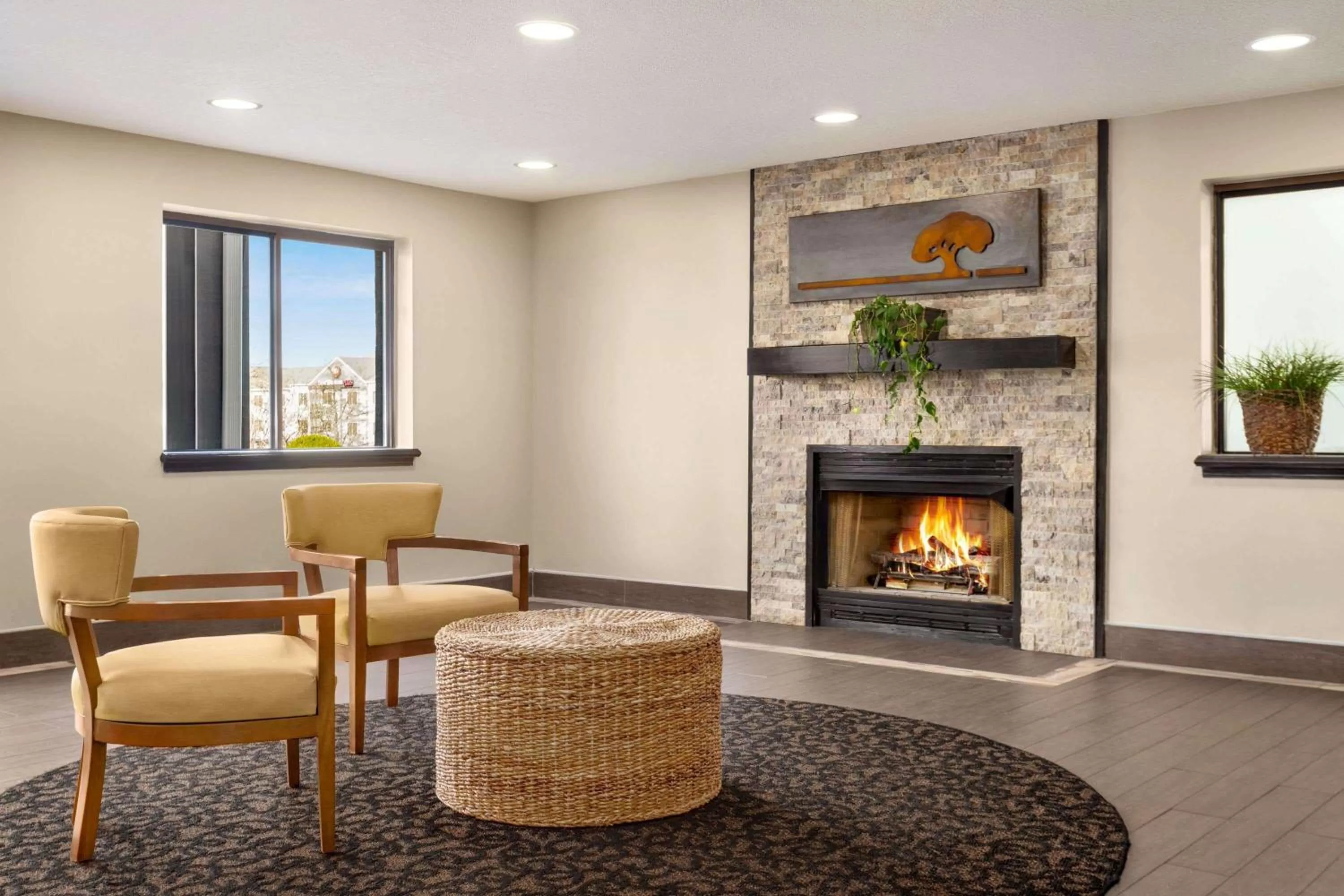 Lobby or reception in Luxe Studios Nashville Airport