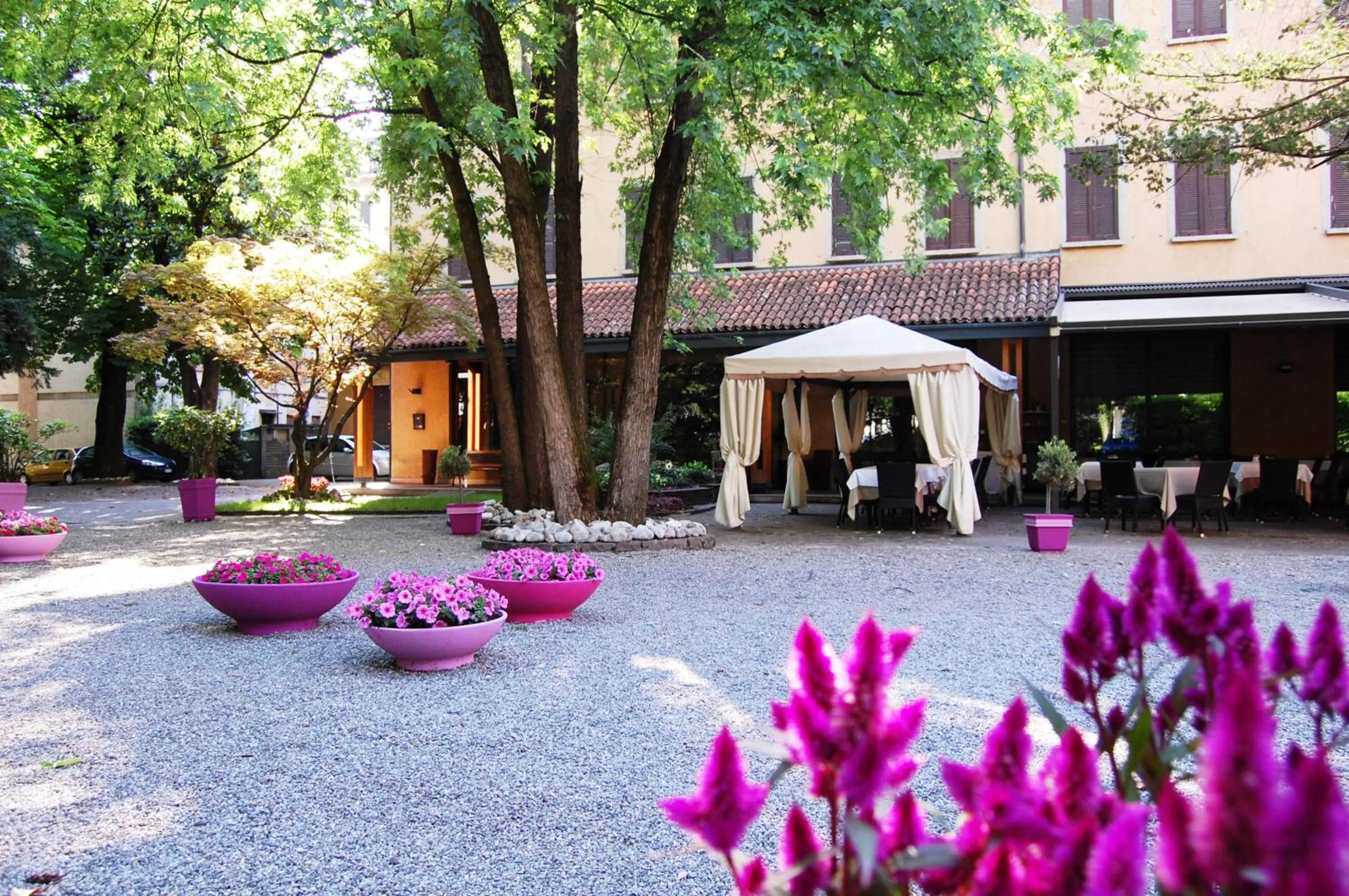 Facade/entrance in Albergo Ristorante Sant'Eustorgio
