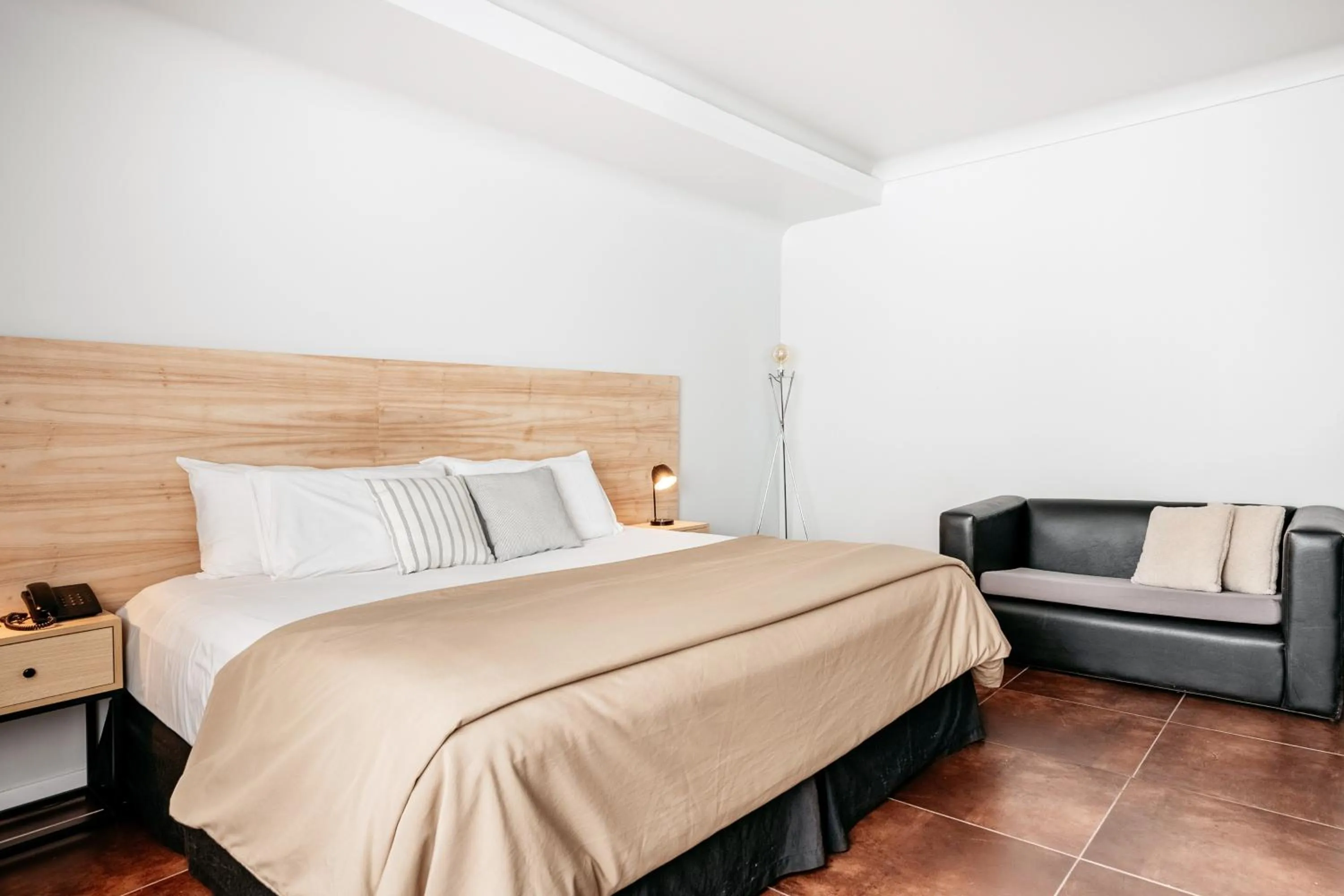 Photo of the whole room, Bed in 5411 Soho Hotel