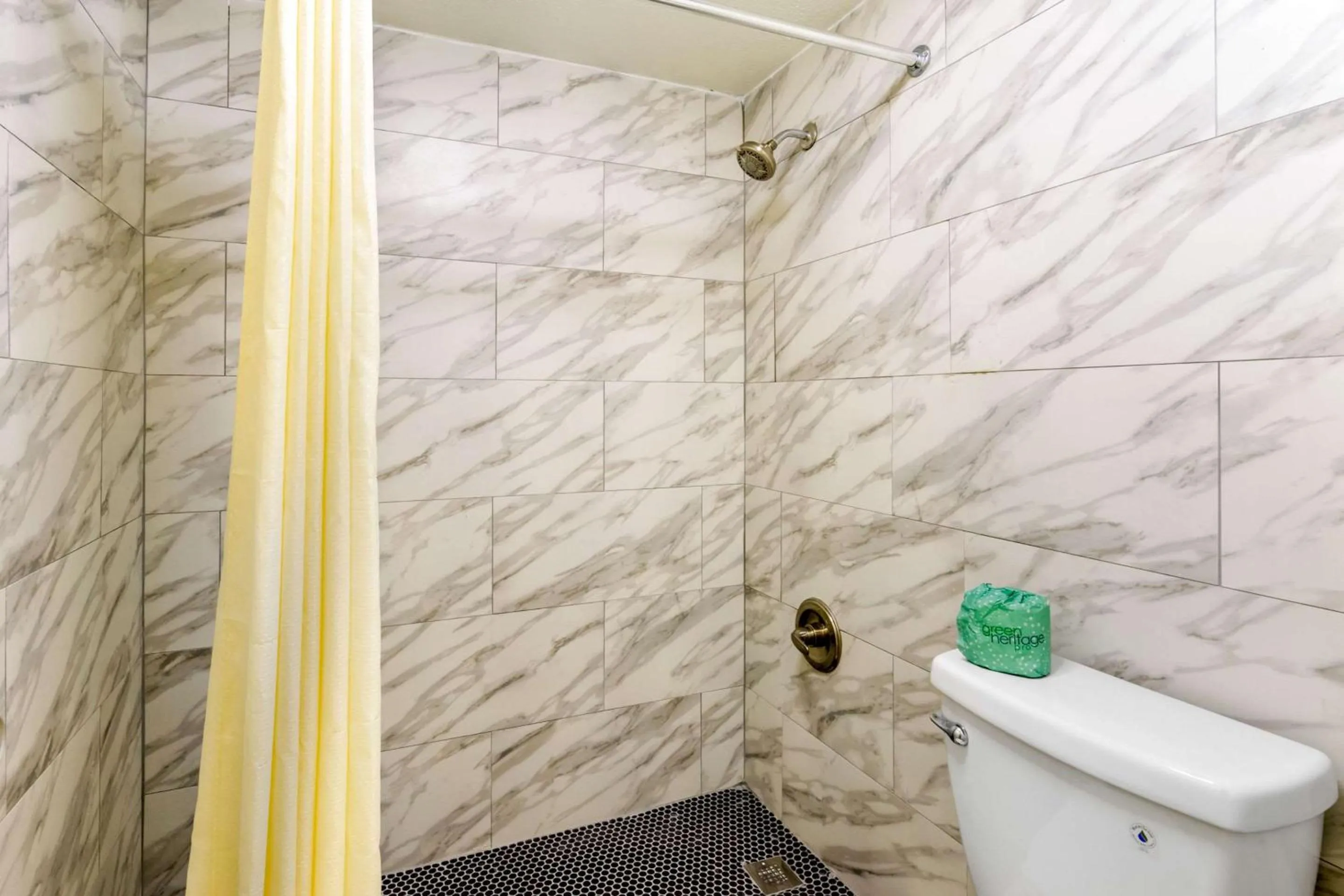 Bathroom in Econo Lodge Fort Myers North