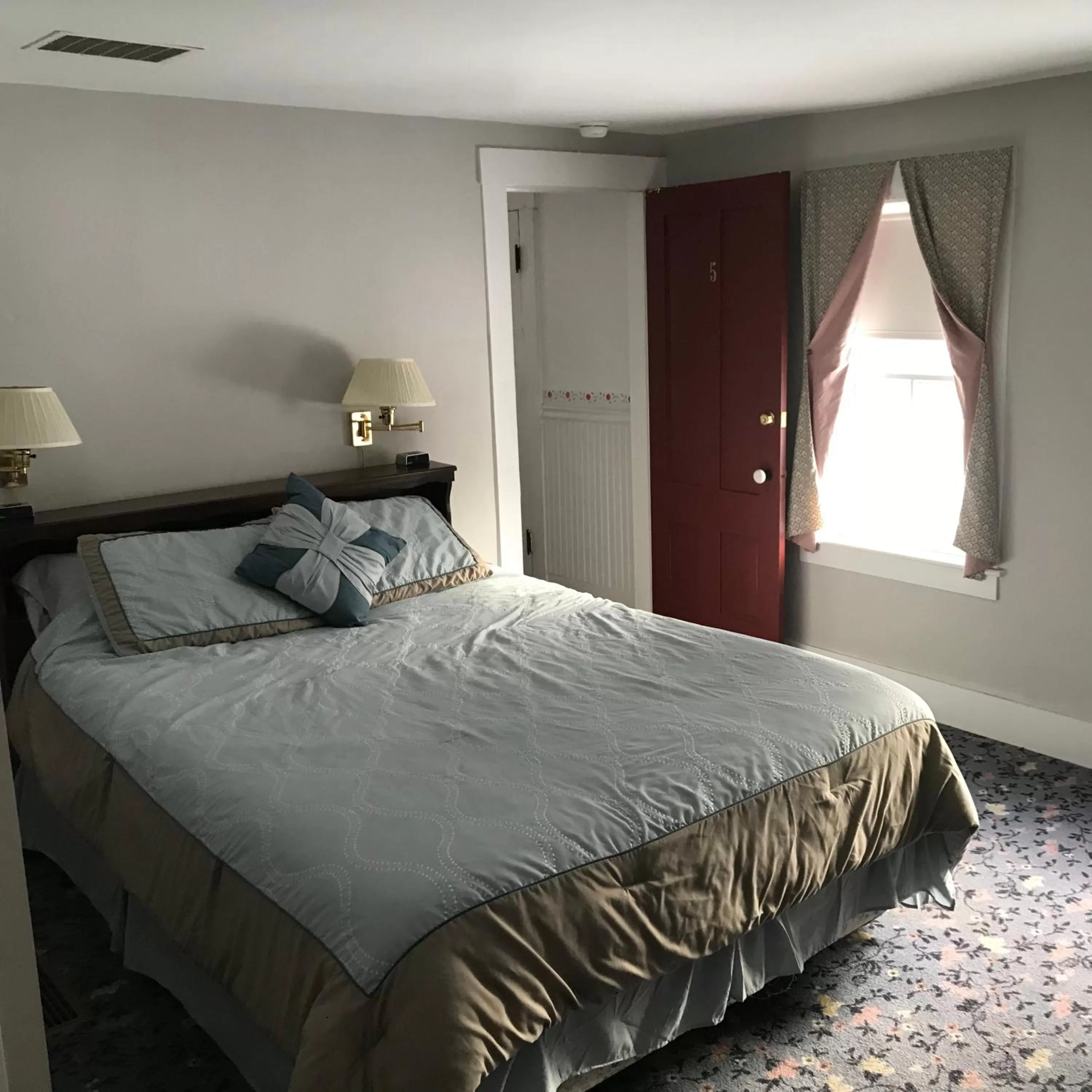 Bed in Maple Hill Farm Bed & Breakfast