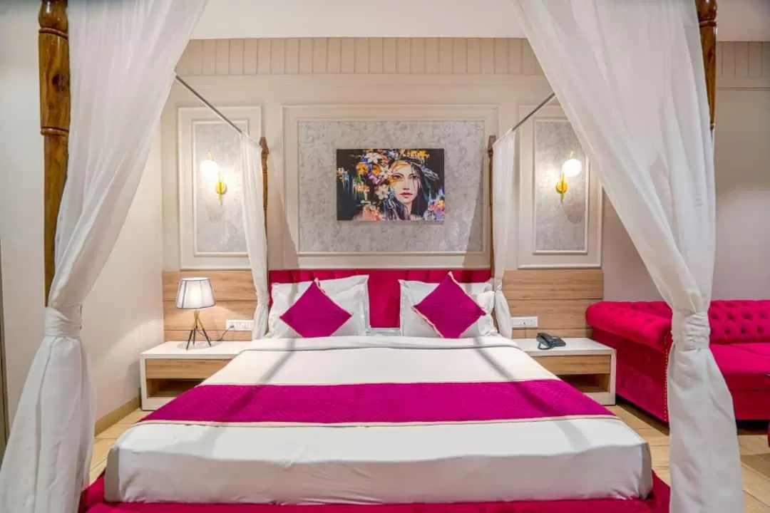 Photo of the whole room, Bed in Greenwood Villa By Levelup