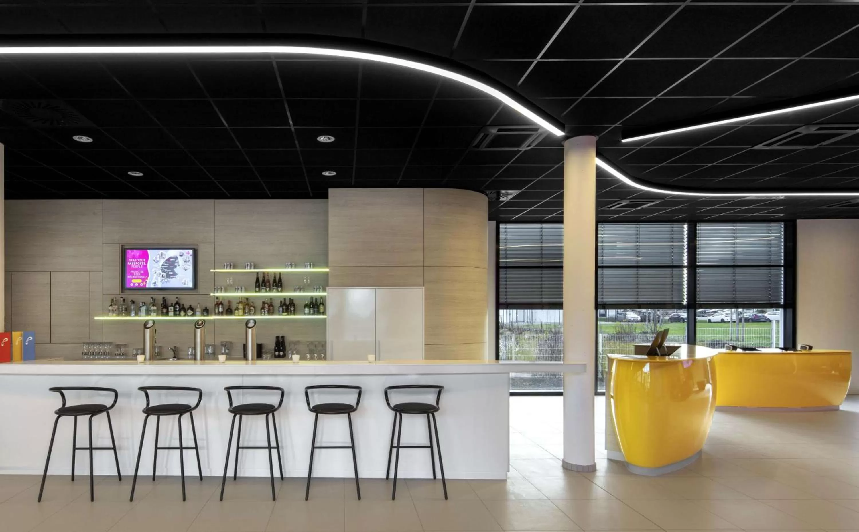 Lounge or bar in Prize by Radisson, Munich Airport