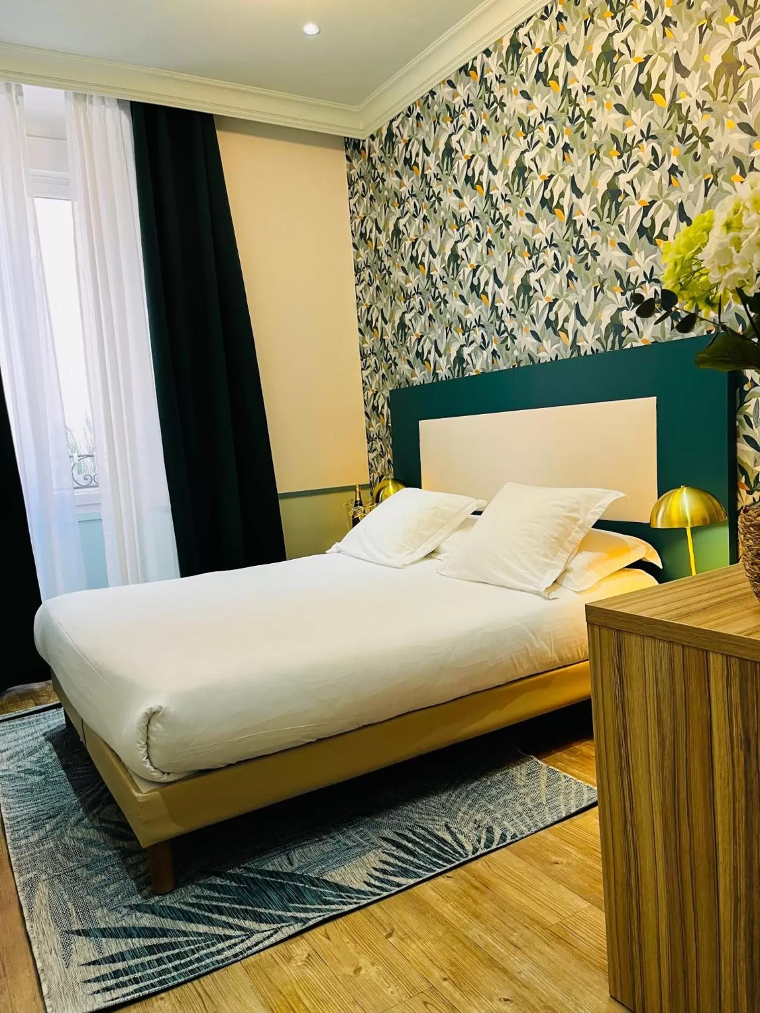 Bedroom, Bed in Hôtel De Londres