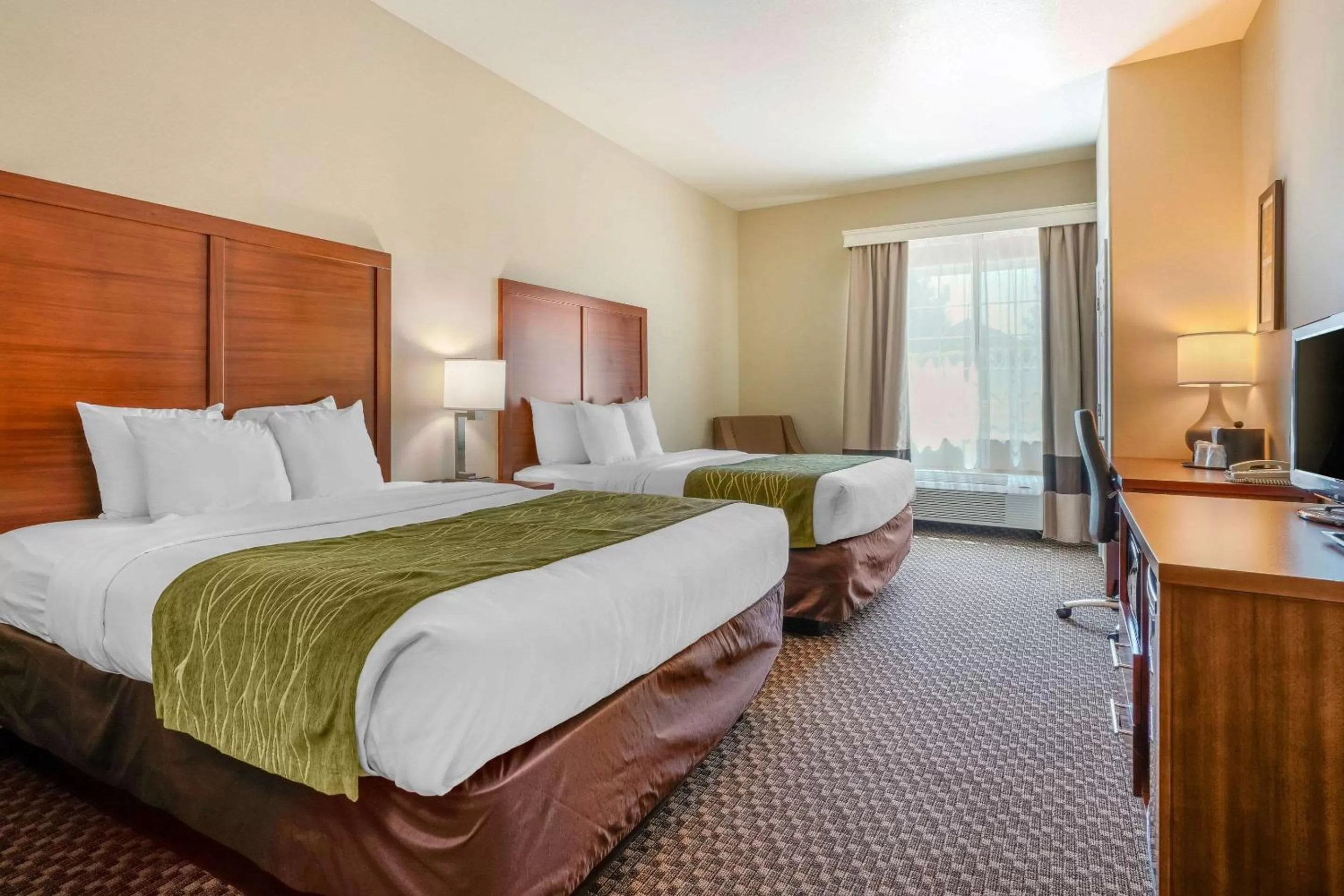Photo of the whole room, Bed in Comfort Inn & Suites Galt - Lodi North