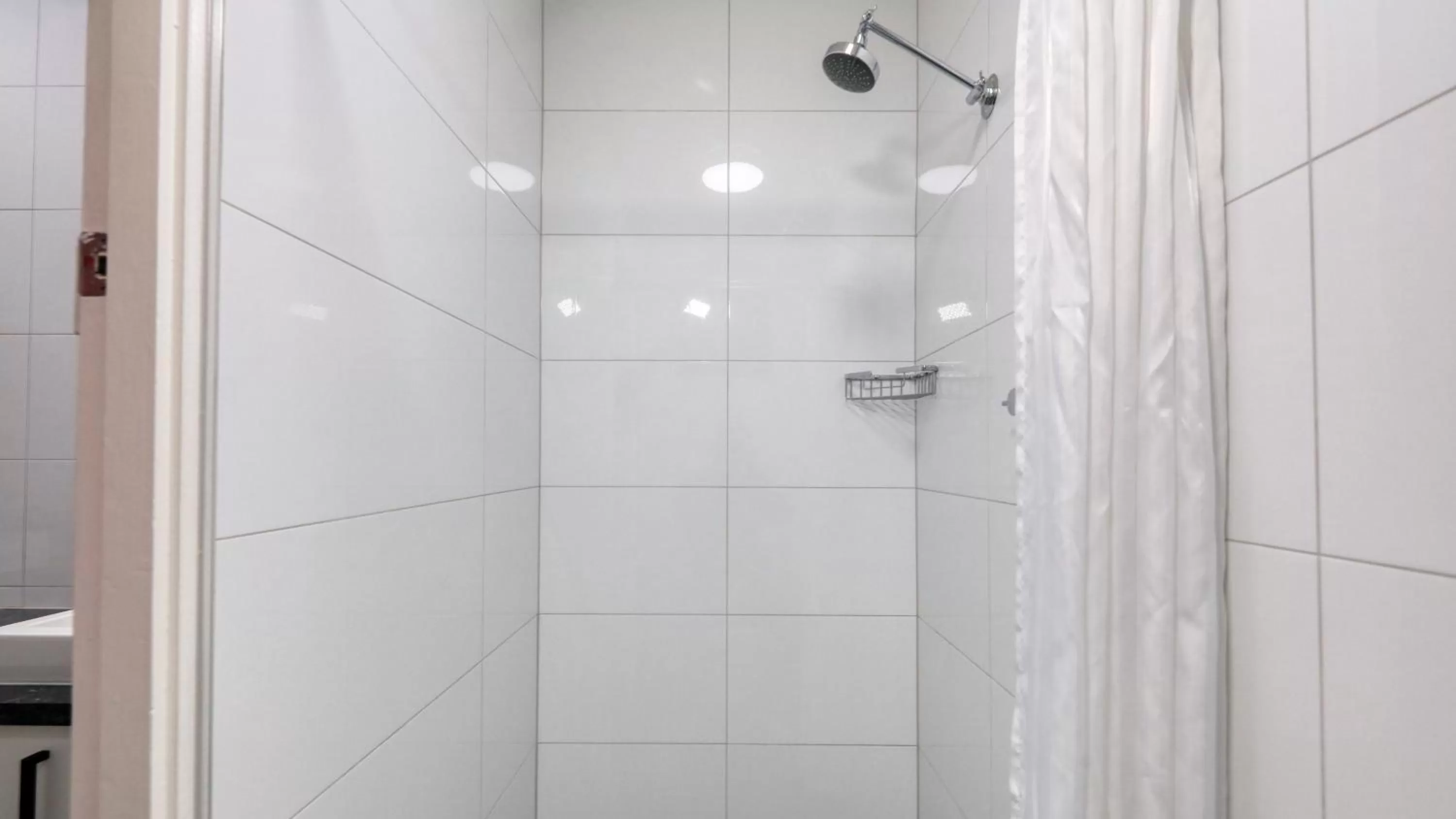 Shower in Hilltop Motel