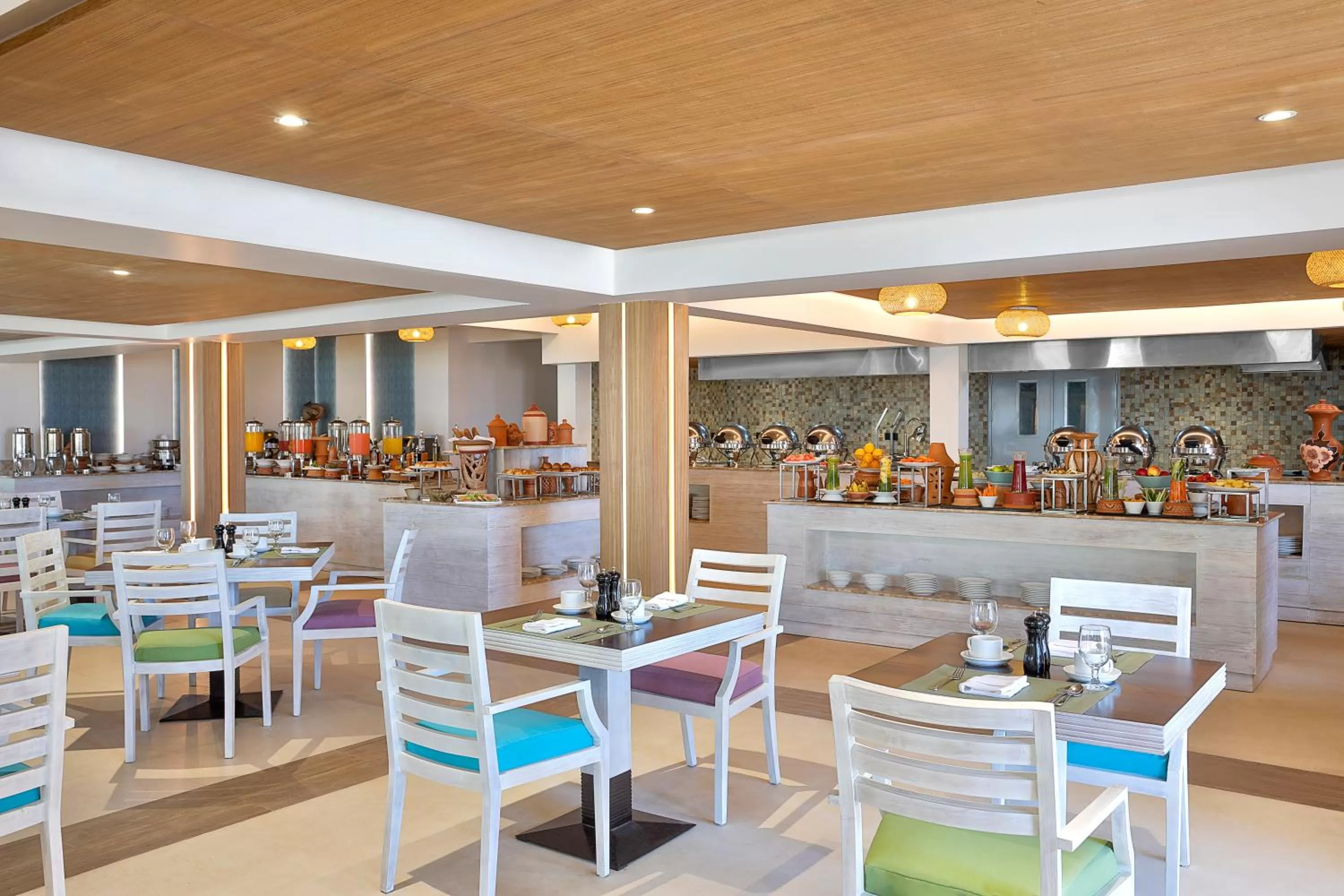 Restaurant/places to eat in Avani Kalutara Resort
