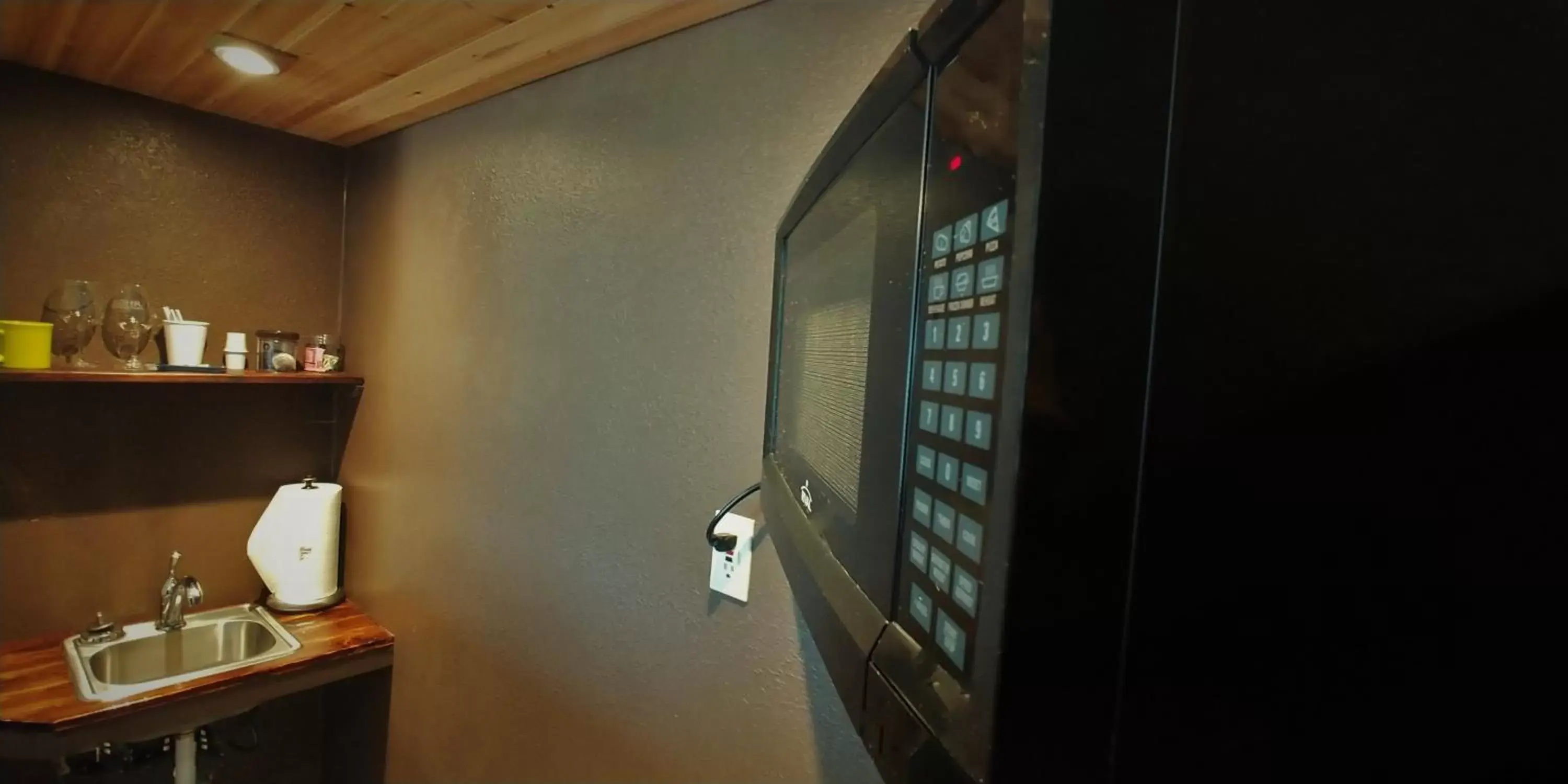 Queen Room in Greenhouse Inn by the Bay Queen Room in Greenhouse Inn by the Bay