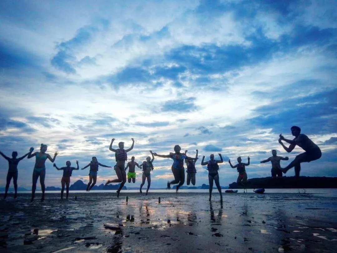 People in Pop-In Aonang