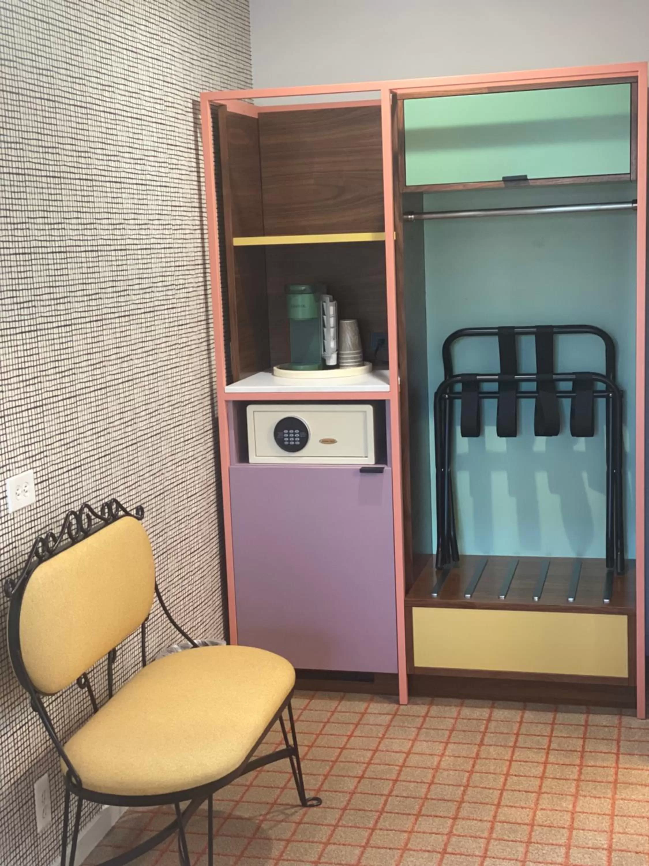 Kitchen or kitchenette in The Hollywood Franklin Hotel near Universal Studios