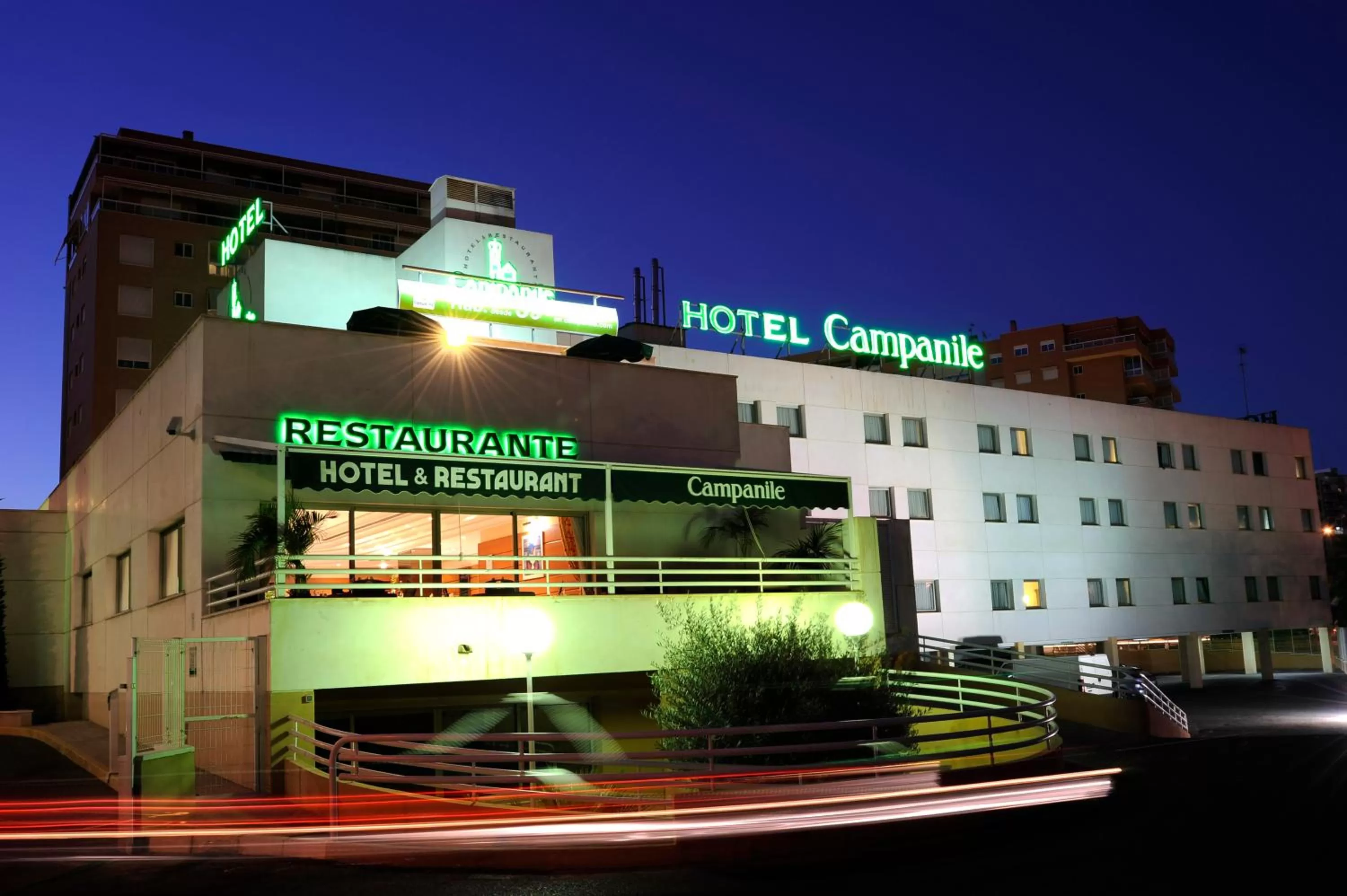 Facade/entrance, Property Building in Campanile Alicante