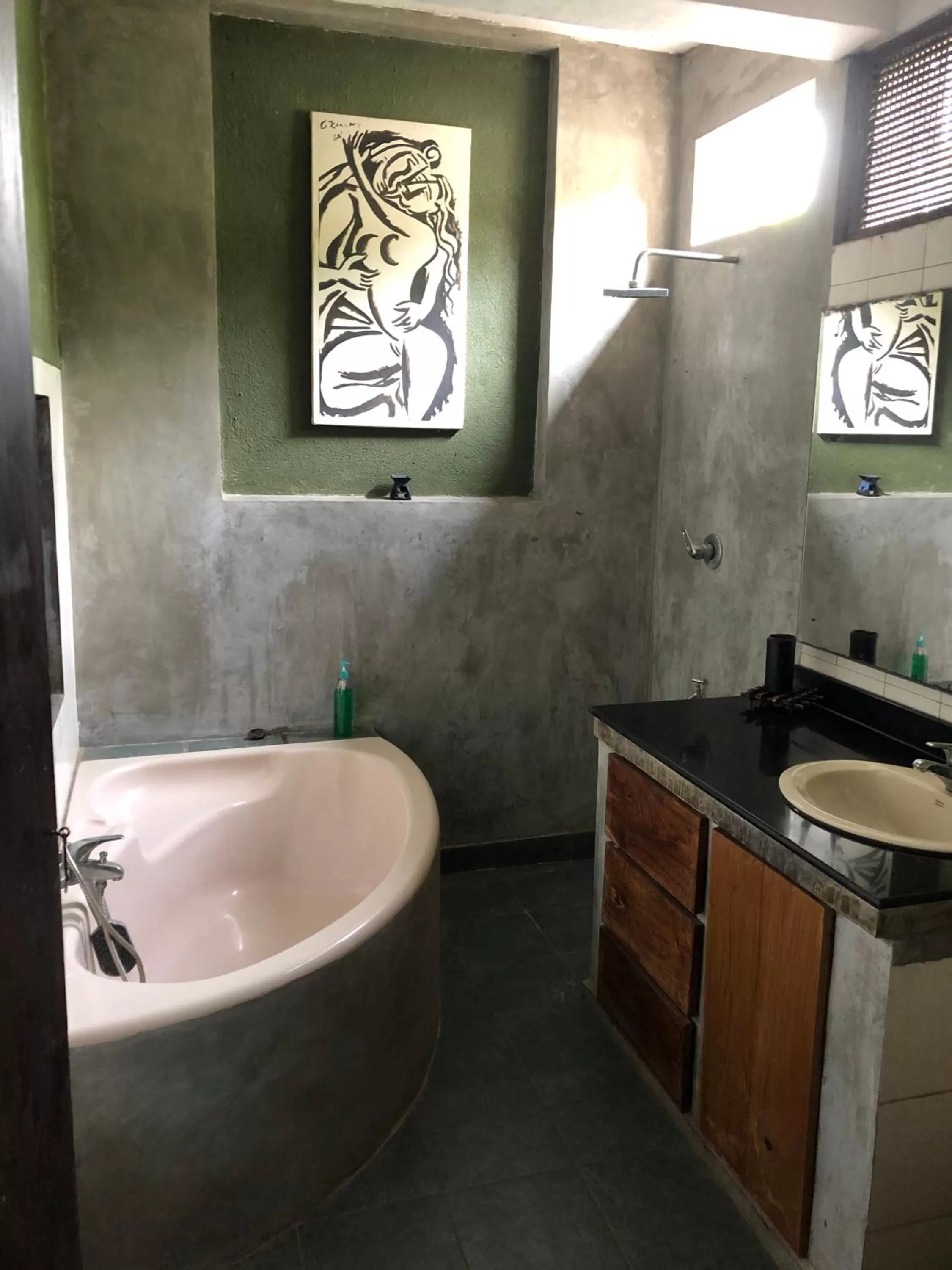 Bath, Bathroom in Highbury Colombo