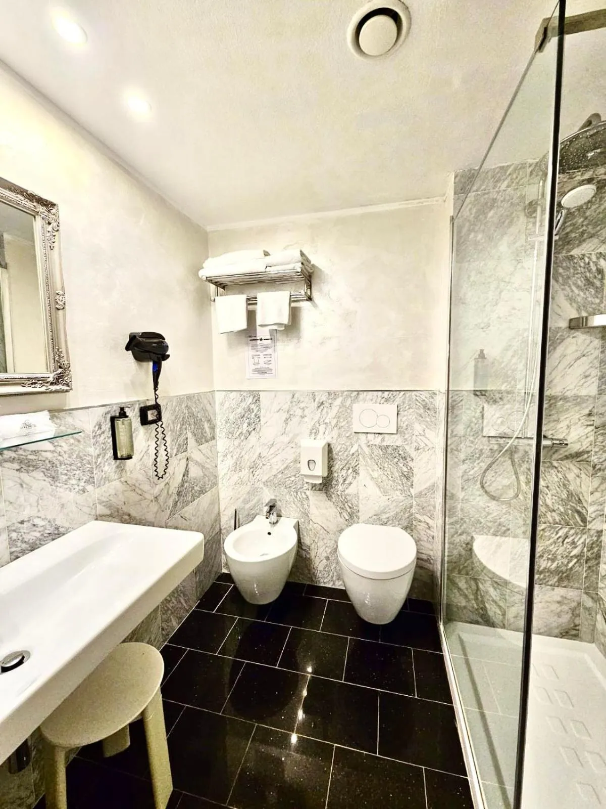 Bathroom in Canova Hotel