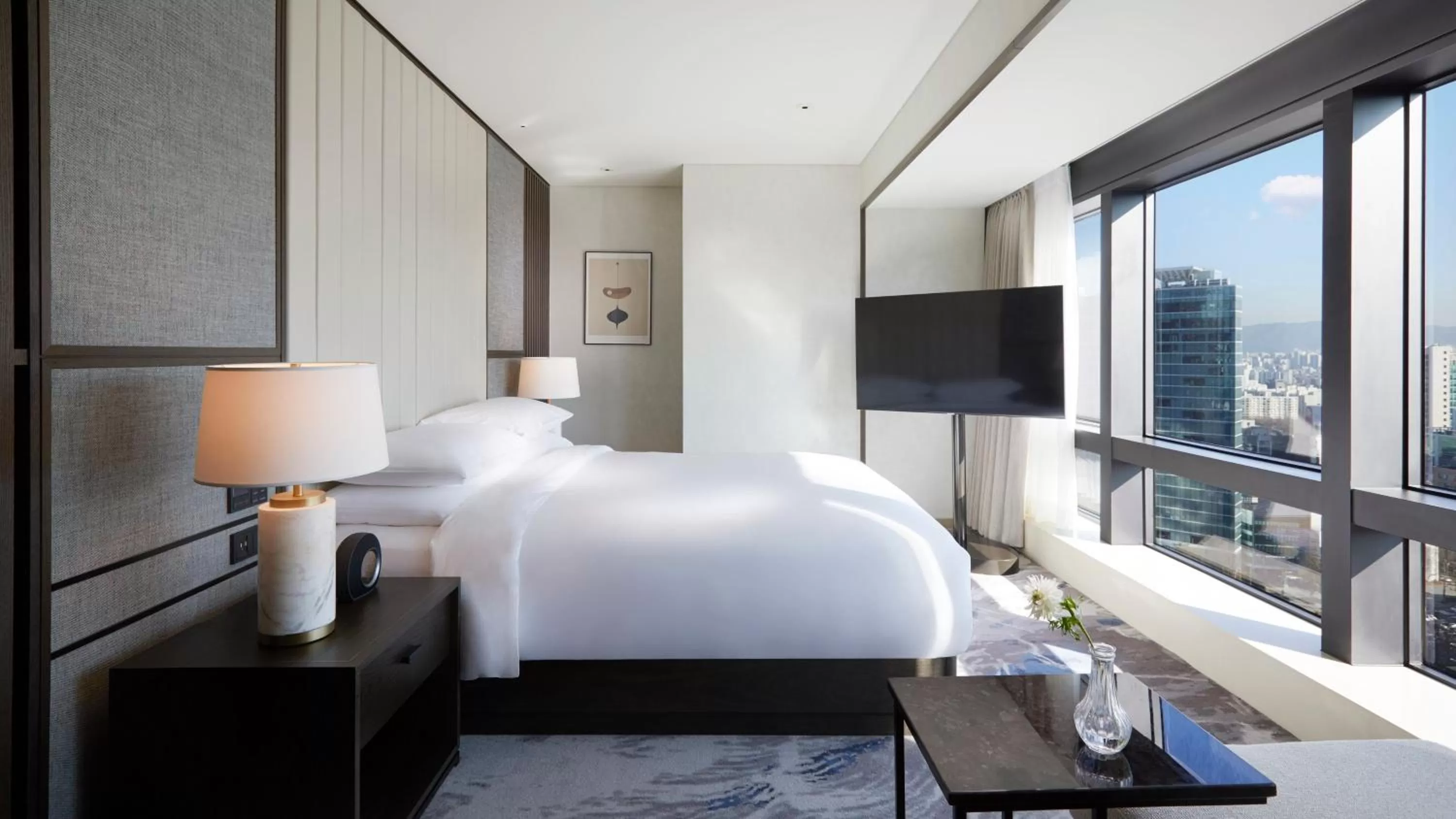 Photo of the whole room, Bed in Grand InterContinental Seoul Parnas by IHG