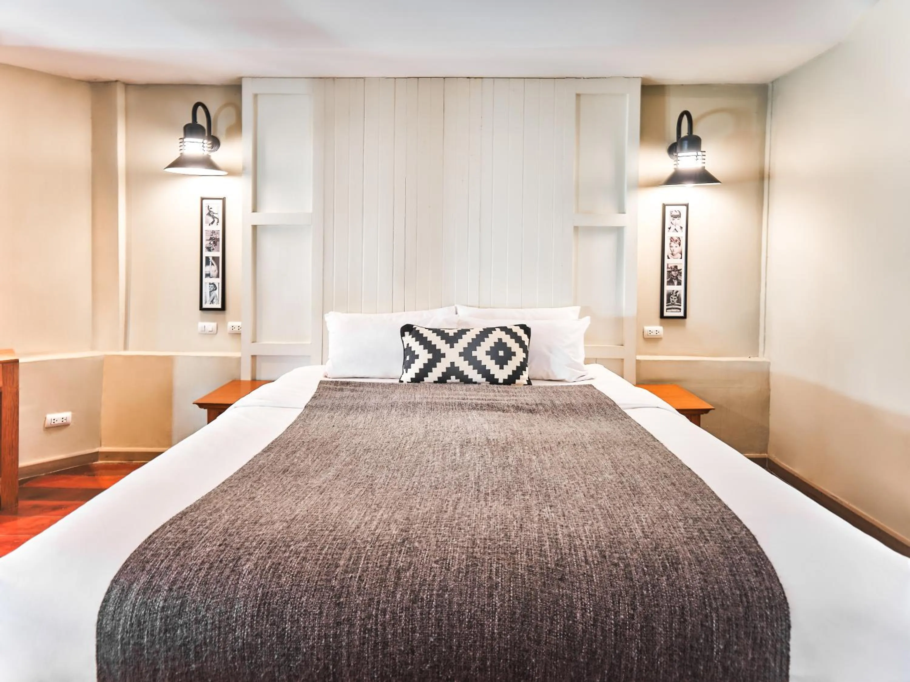 Bed in Prince Theatre Heritage Stay Hostel - Silom