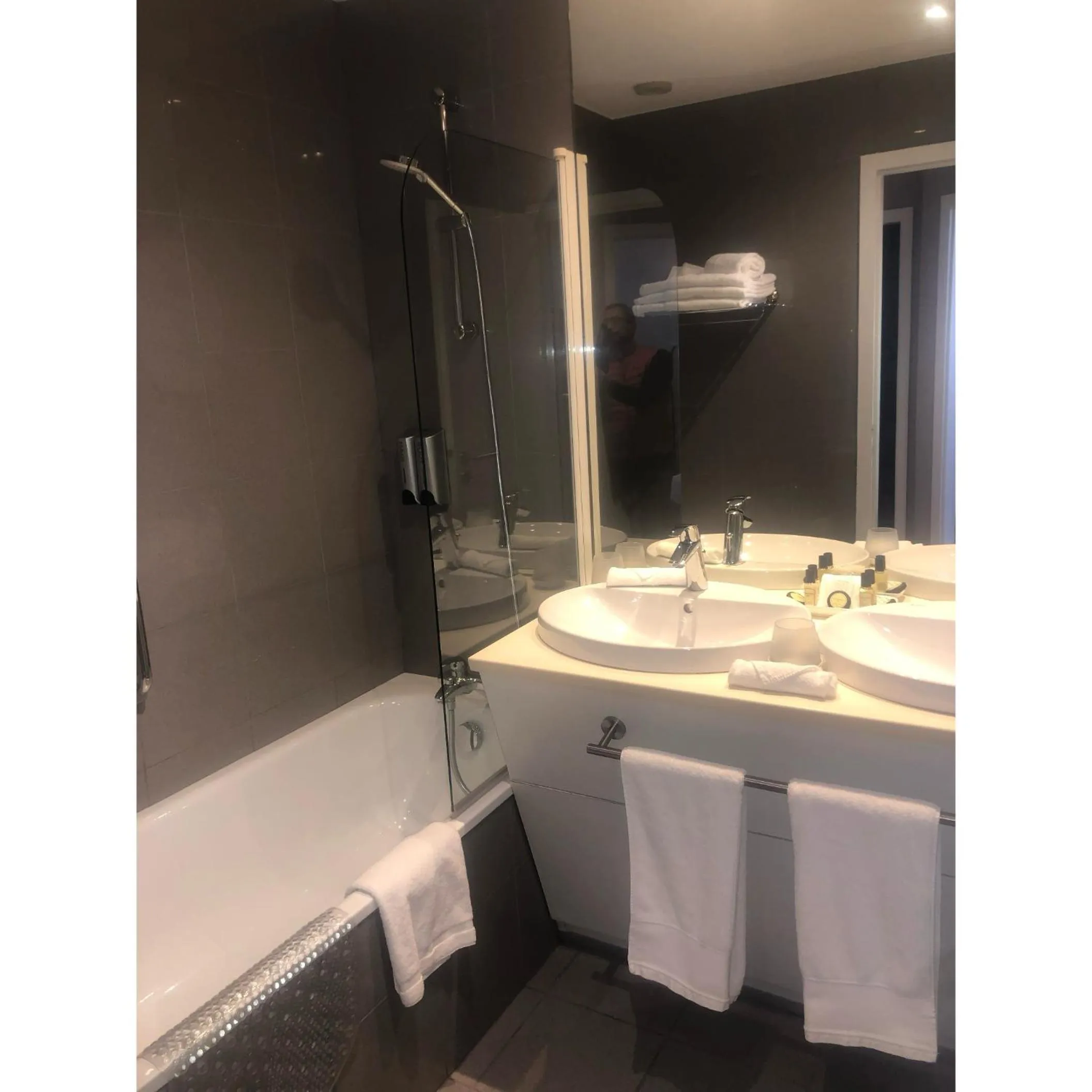 Bathroom in Grand Hôtel Du Tonneau D'Or