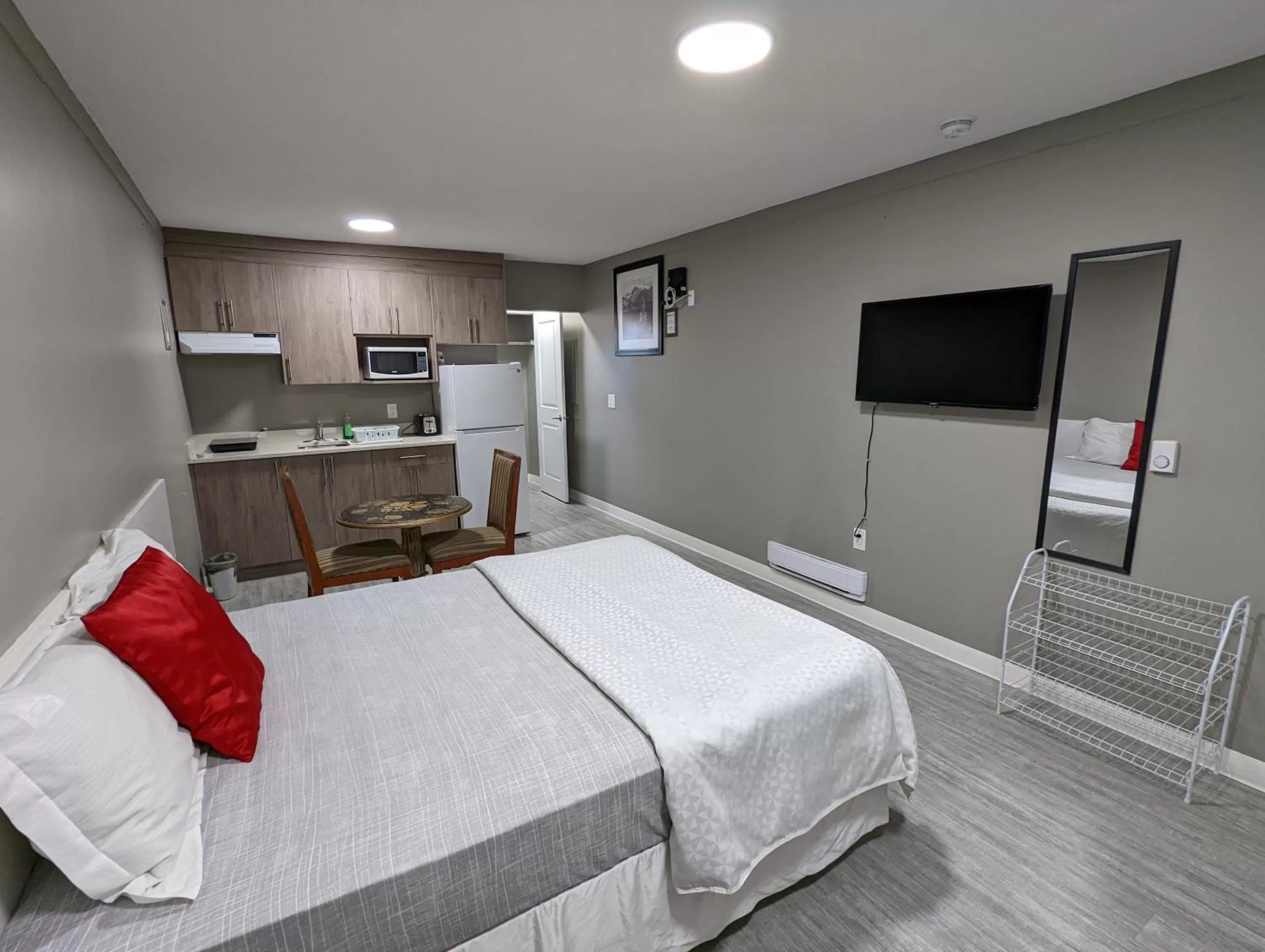 Bed in Riverside Motel & Suites