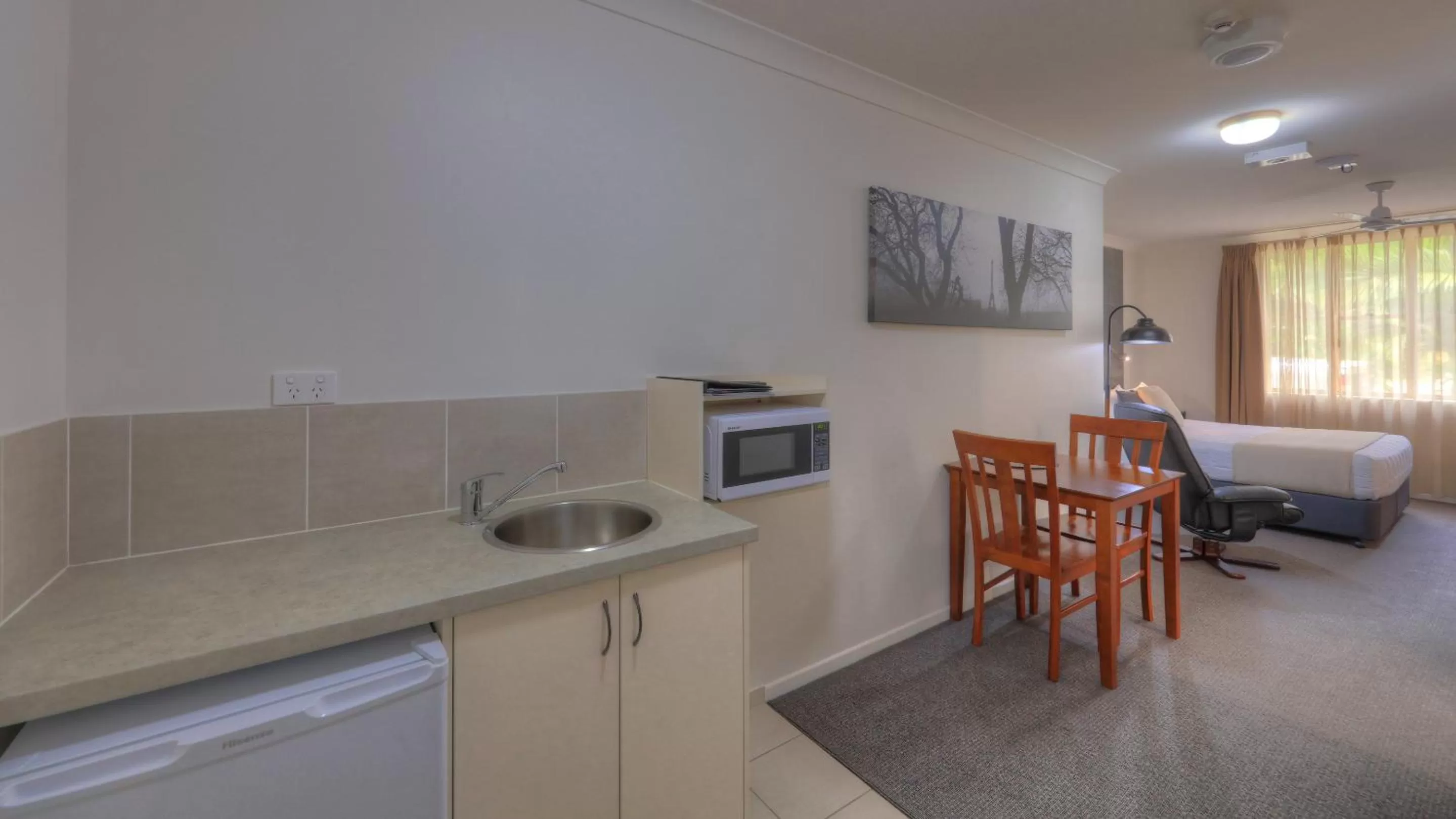 Kitchen or kitchenette in Heritage River Motor Inn