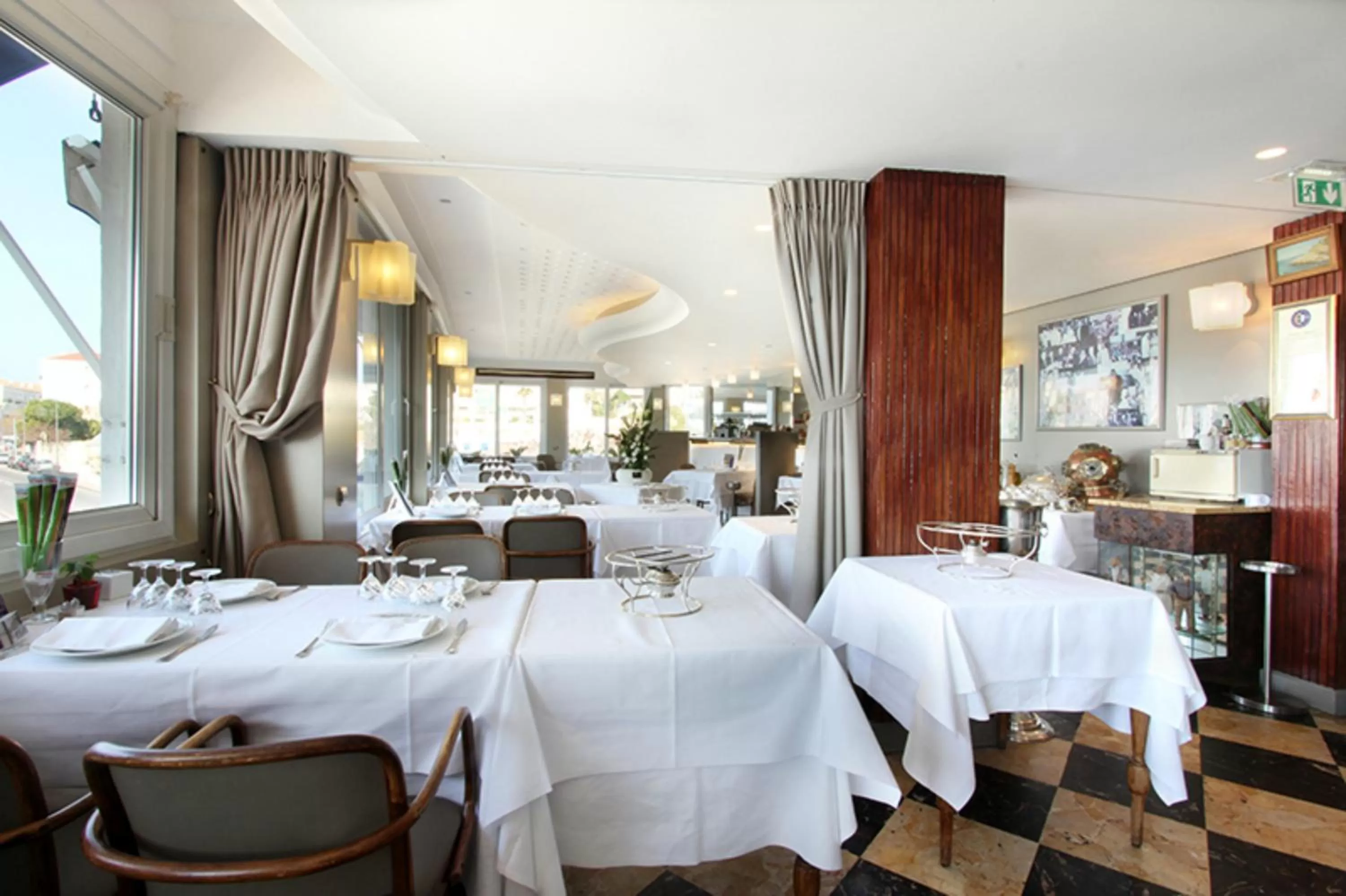 Restaurant/places to eat in Le Rhul