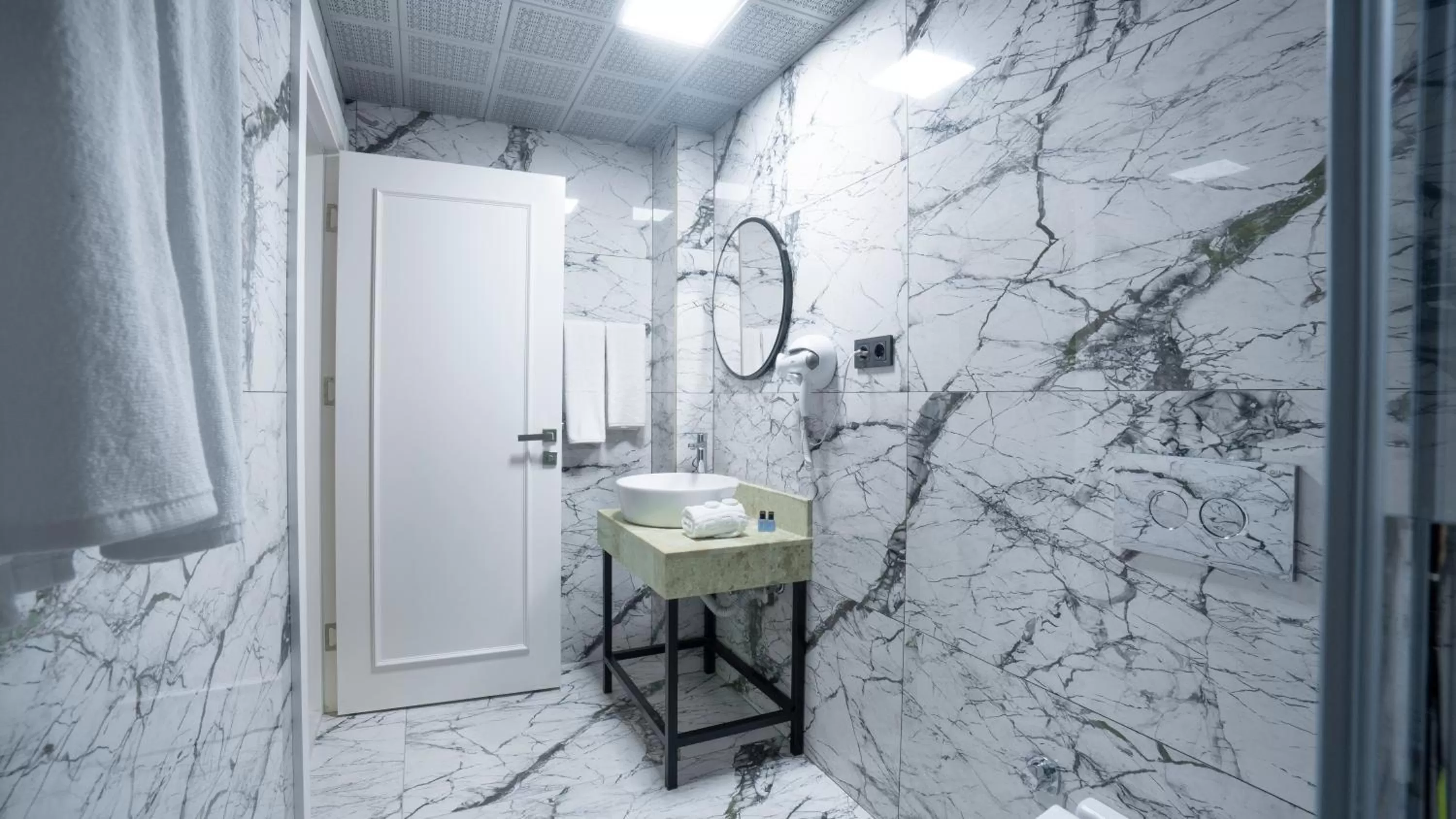 Bathroom in Estera Hotel Silent