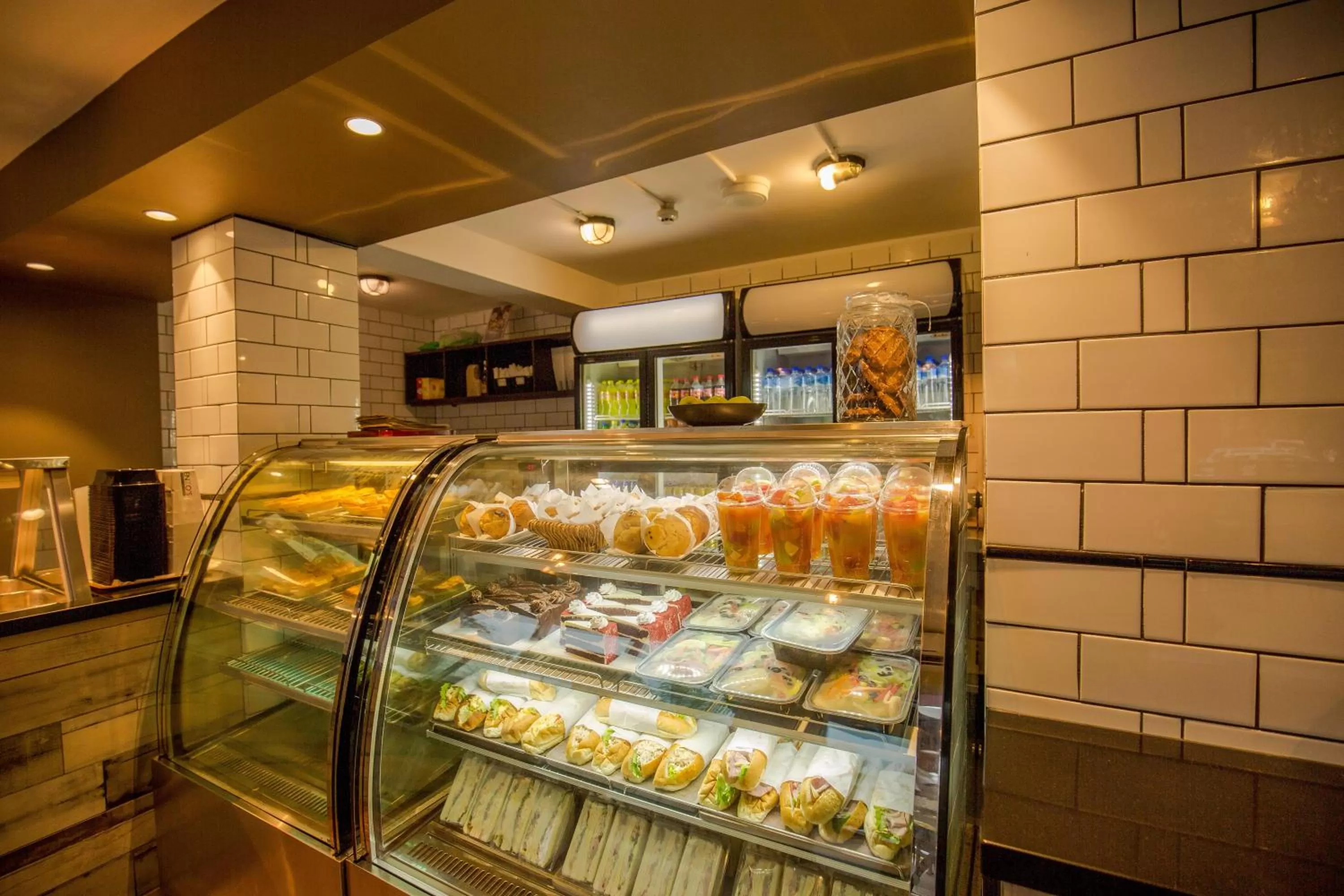 Food and drinks in Gateway Hotel