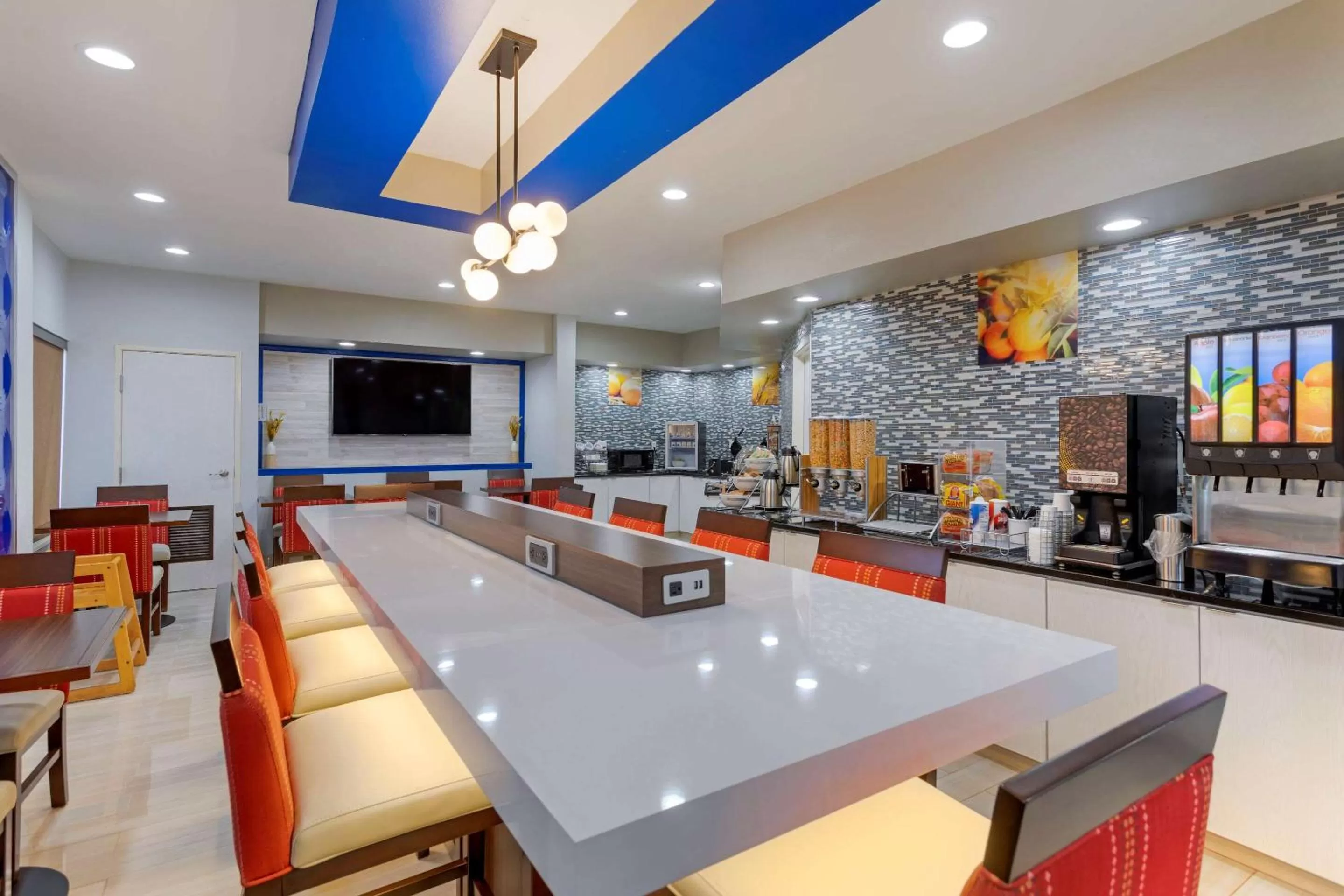 Restaurant/places to eat in Comfort Inn & Suites Memphis East