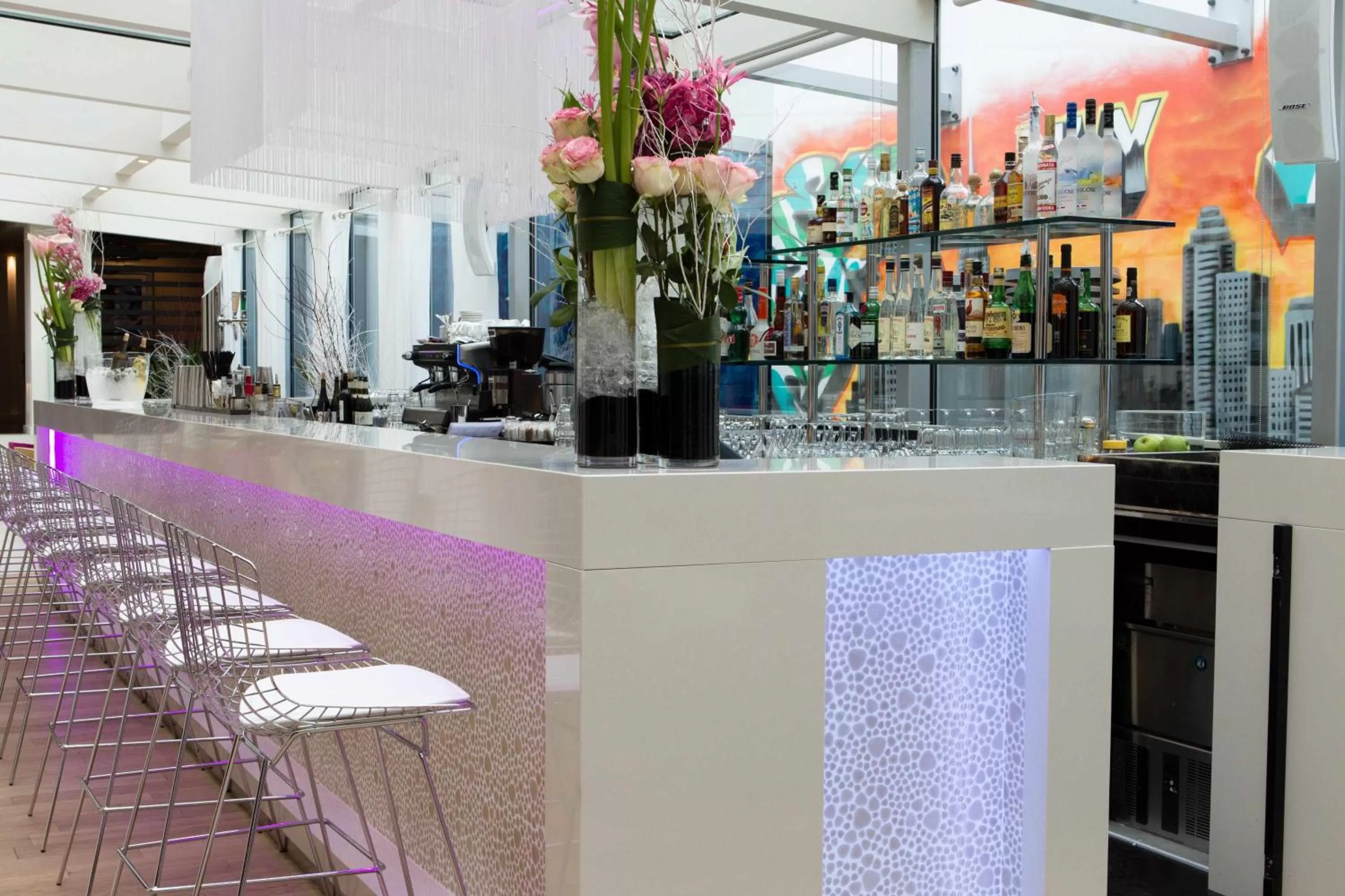 Lounge or bar in N’vY Manotel