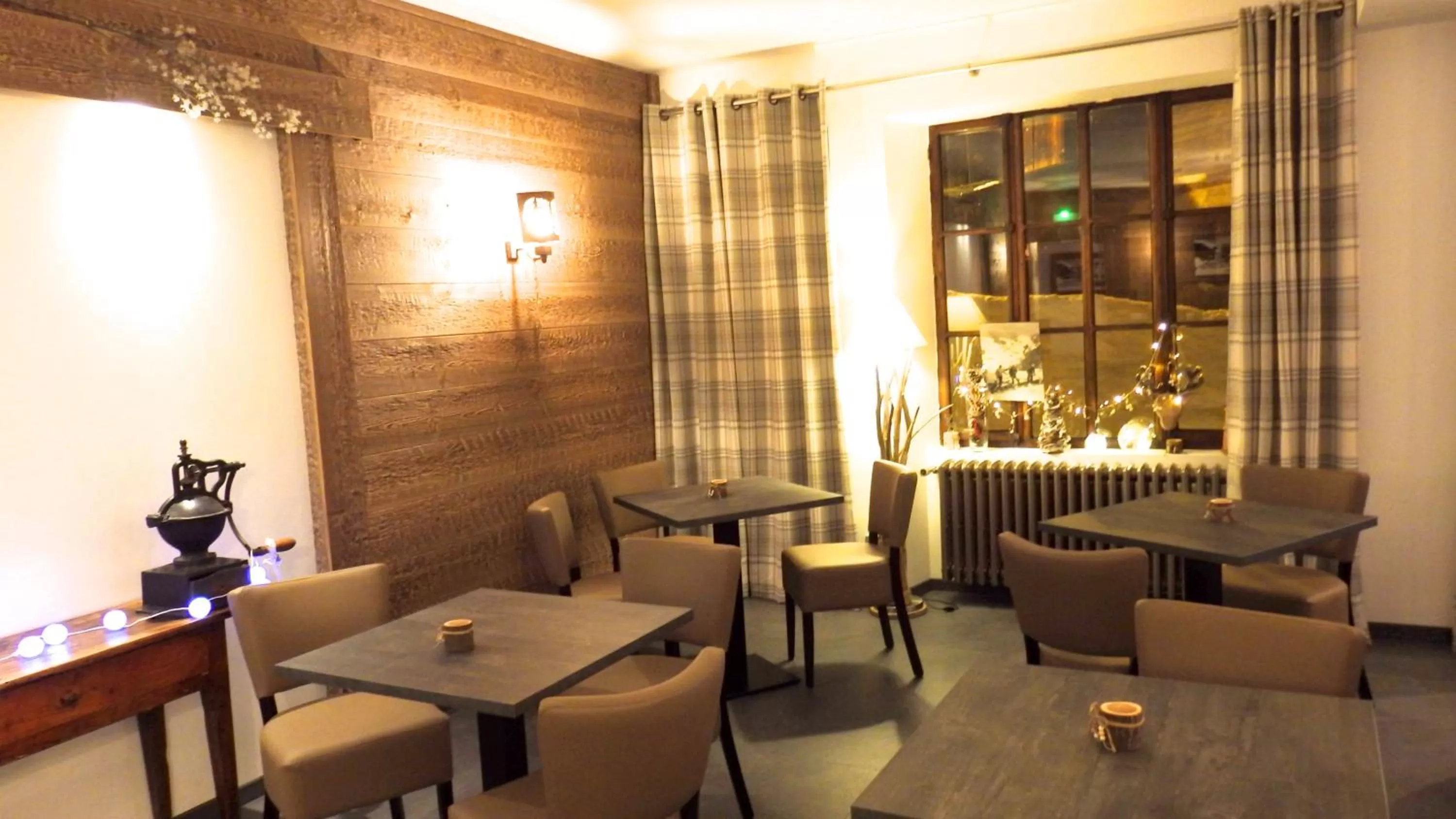 Lounge or bar in Hôtel Viallet