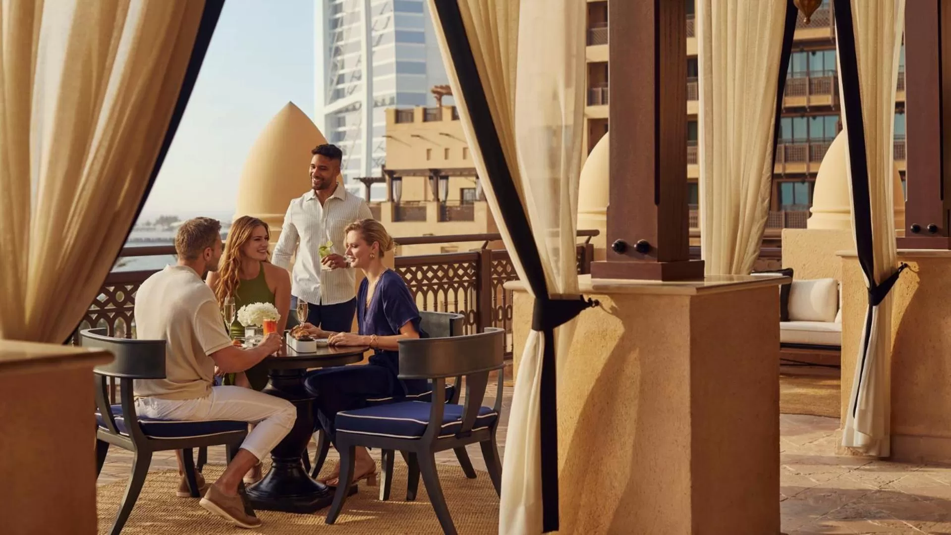 Lounge or bar in Jumeirah Mina Al Salam Dubai