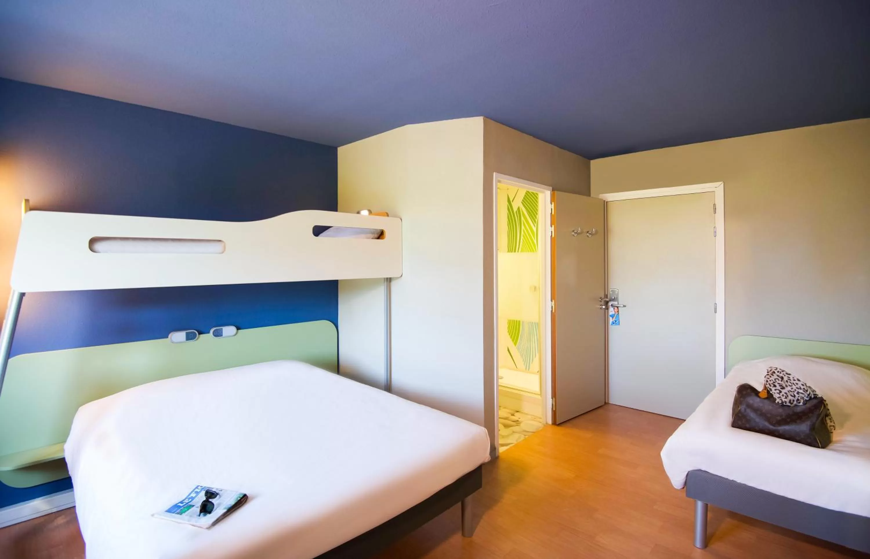 Photo of the whole room, Bed in Ibis Budget Porte de Camargue
