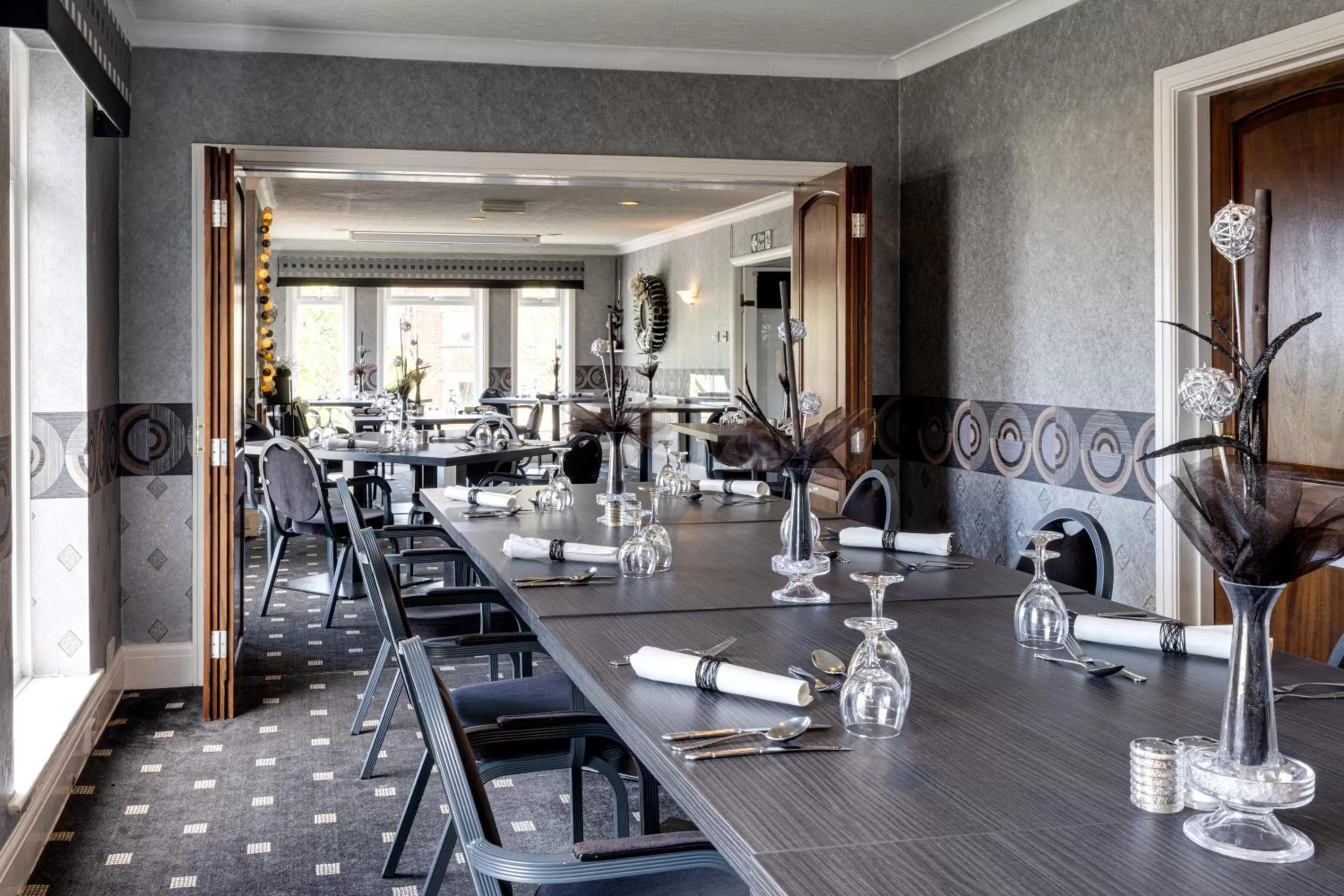 Restaurant/places to eat in Park Manor Hotel