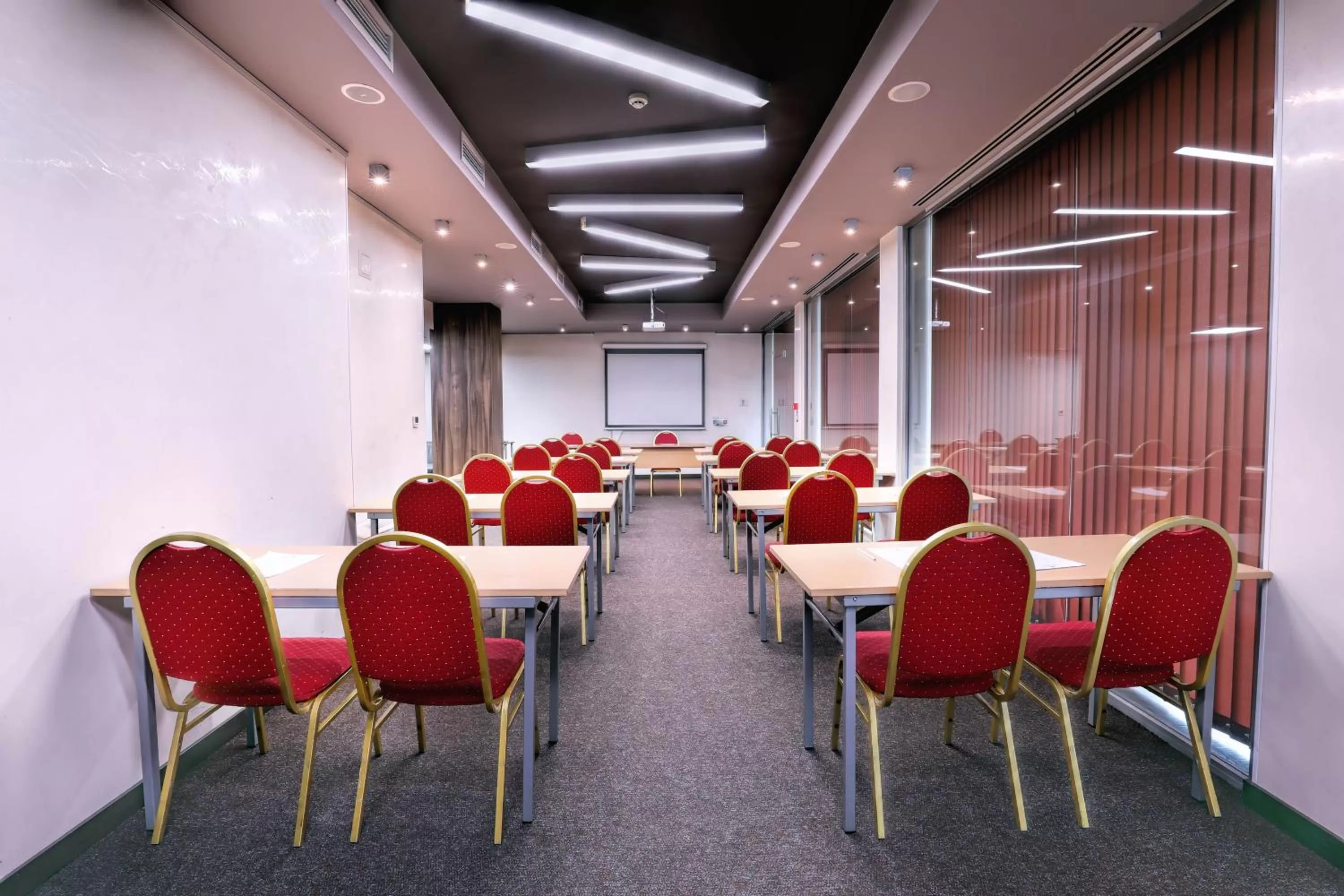 Meeting/conference room in Budapest Hotel - Free Parking