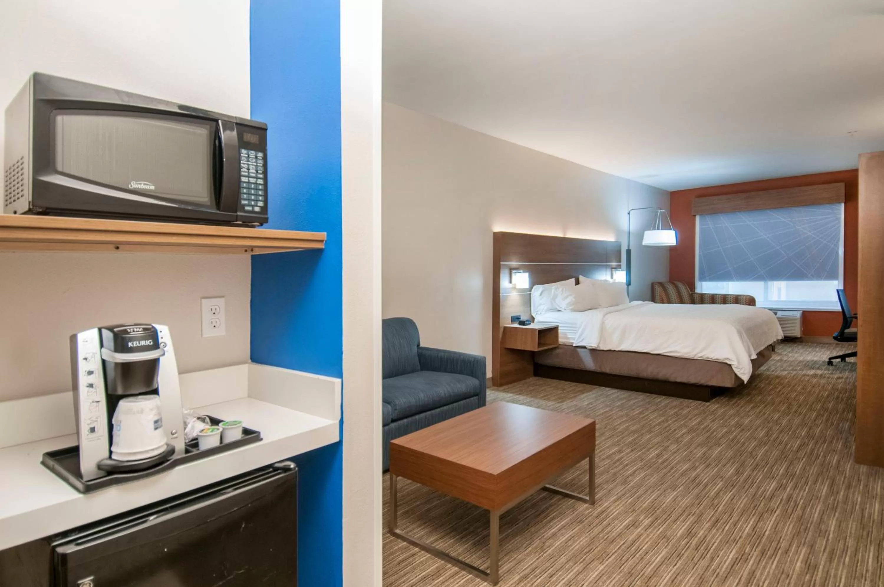 Photo of the whole room, Bed in Holiday Inn Express Hotel & Suites Biloxi- Ocean Springs by IHG