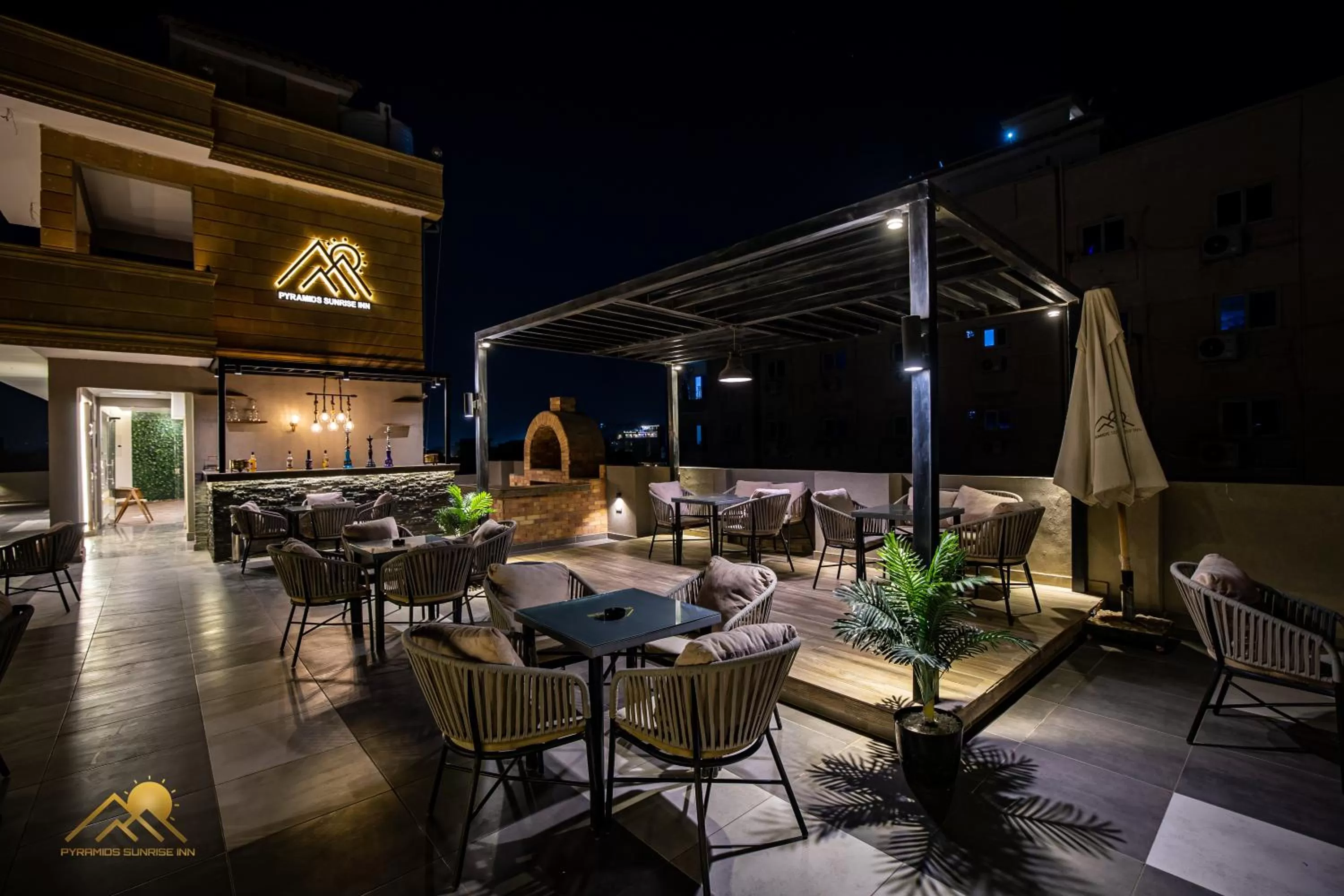 Restaurant/places to eat in Pyramids sunrise inn