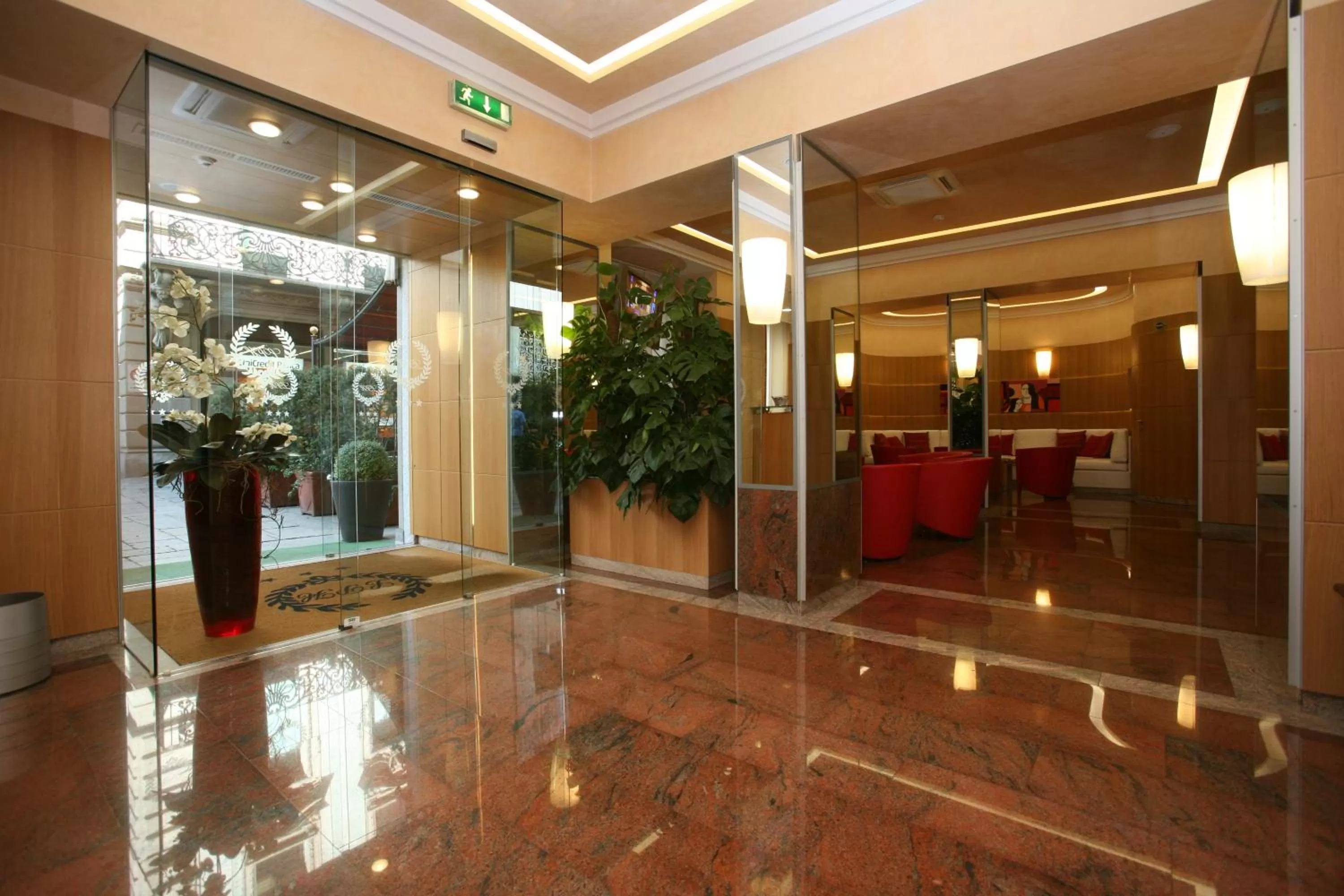 Lobby or reception in Le Petit Hotel