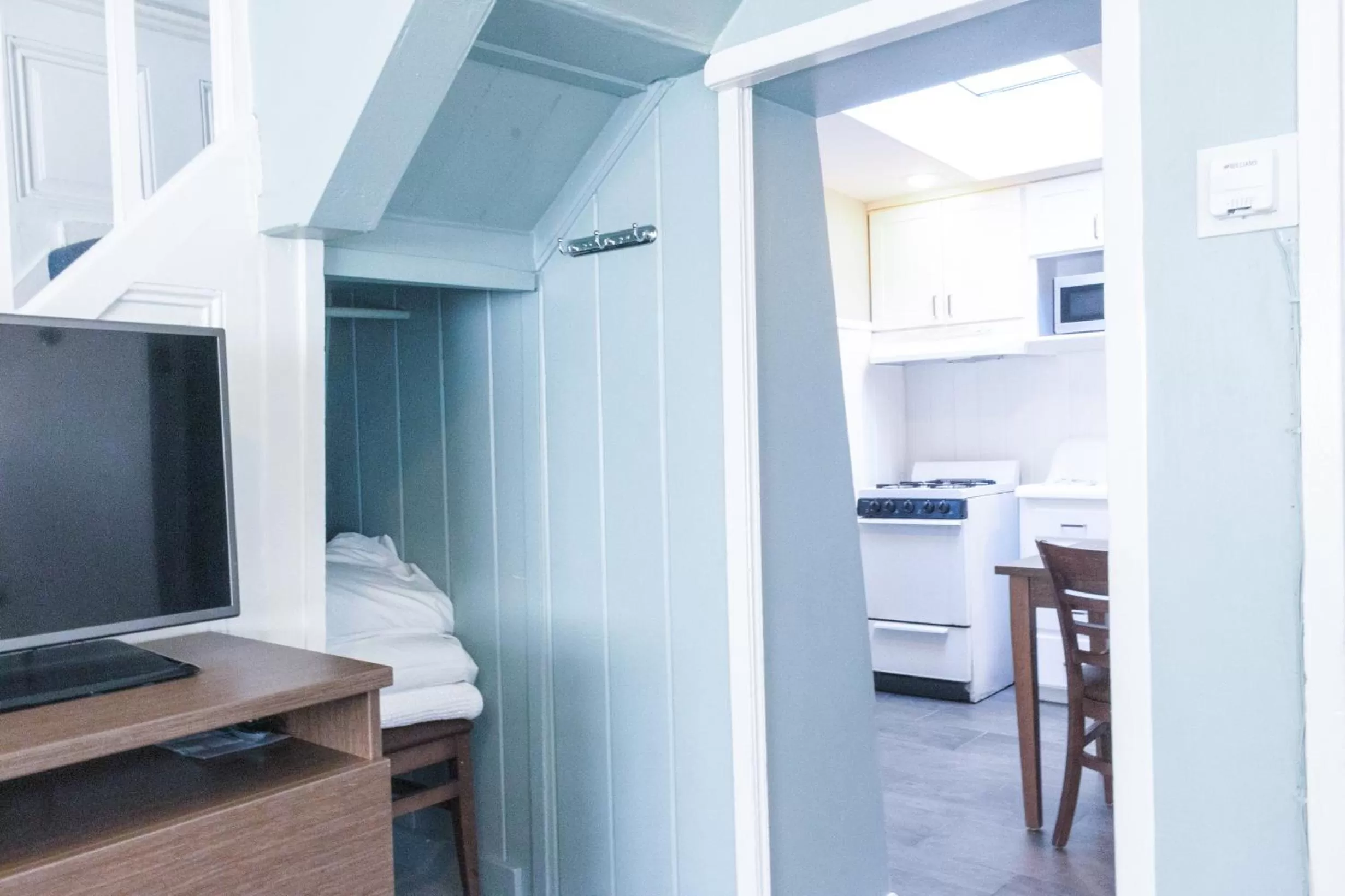 TV and multimedia in Ocean Echo Inn & Beach Cottages