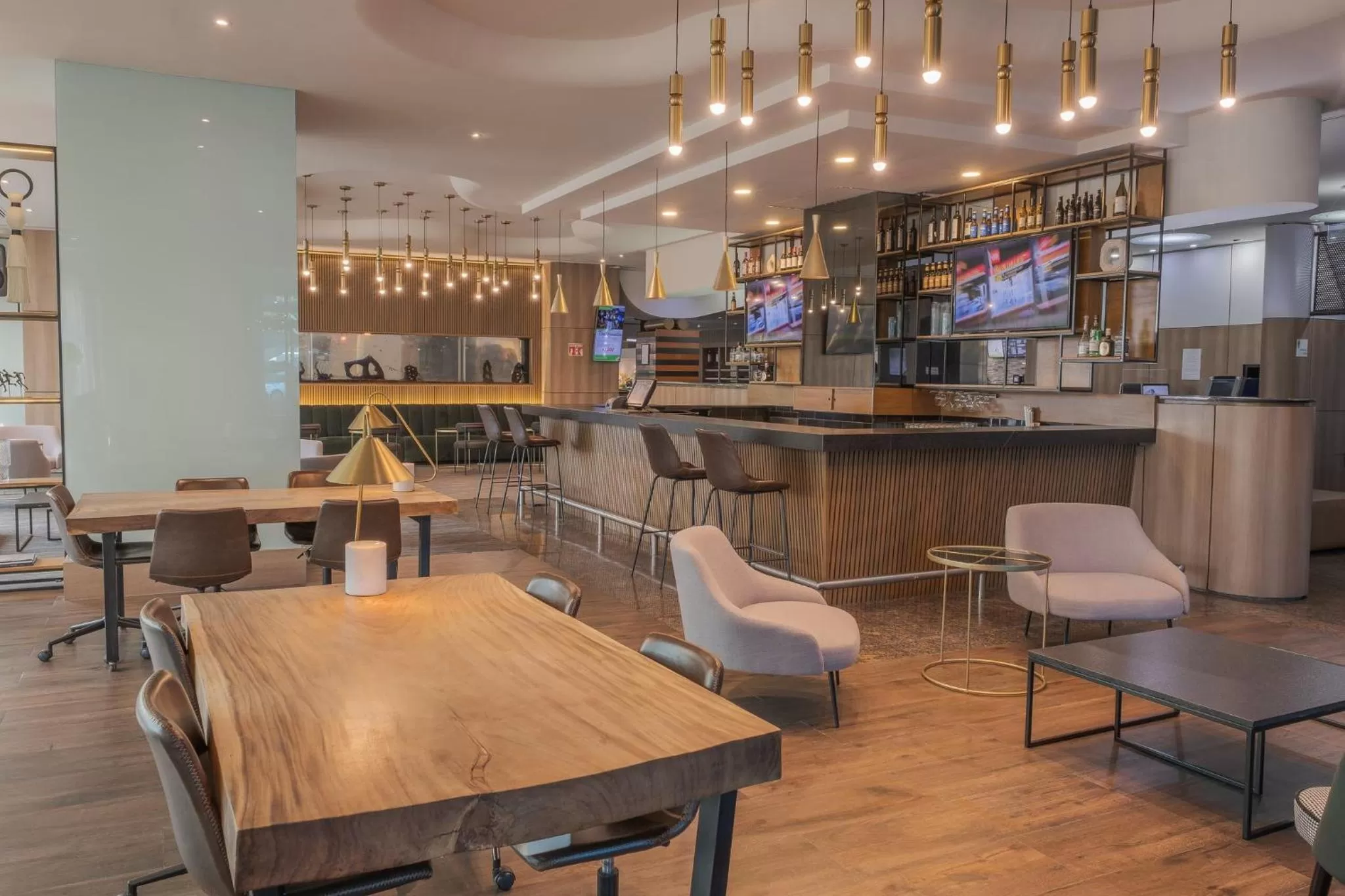Lounge or bar in Holiday Inn Guadalajara Select by IHG