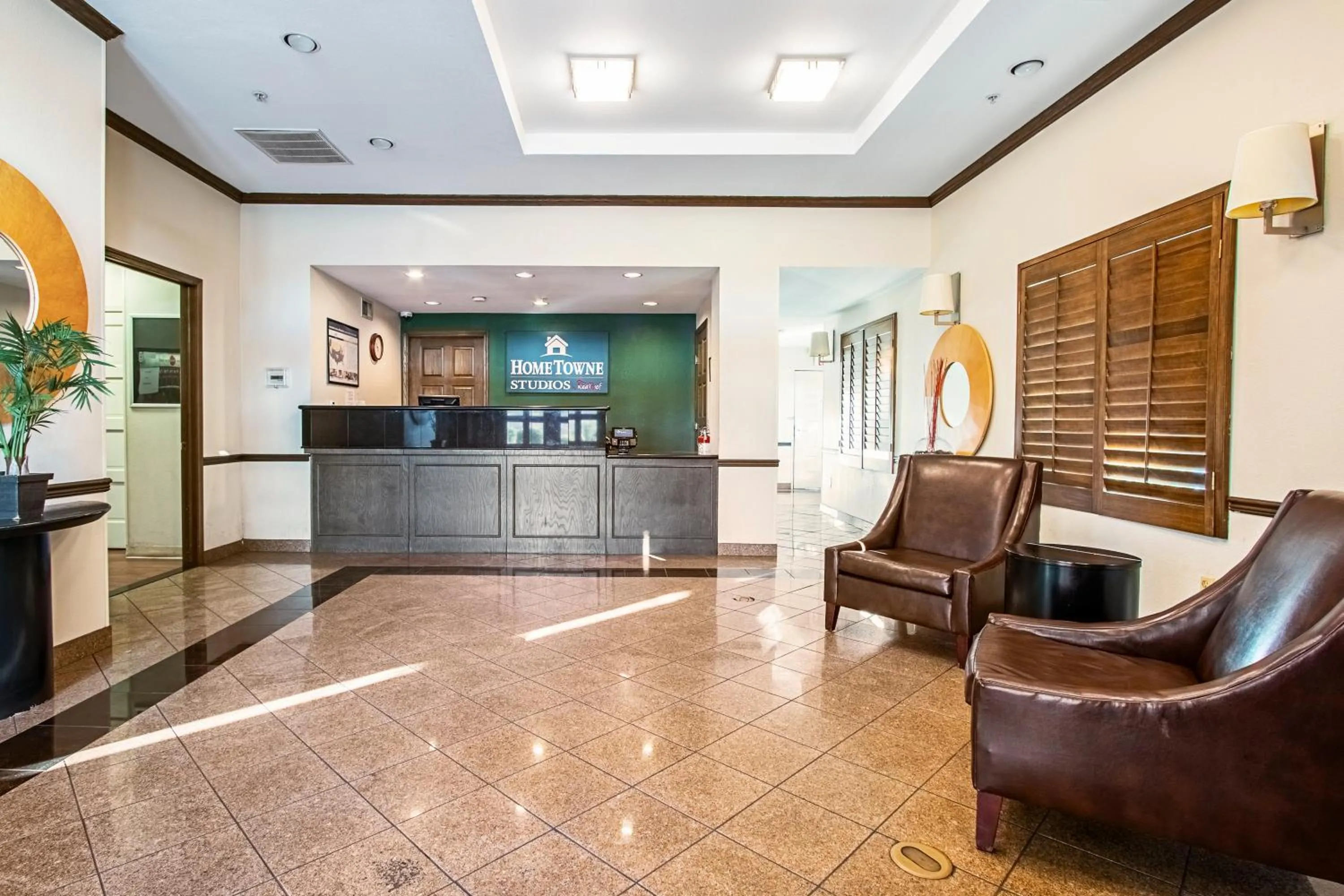 Lobby or reception in HomeTowne Studios by Red Roof Phoenix - Black Canyon Highway