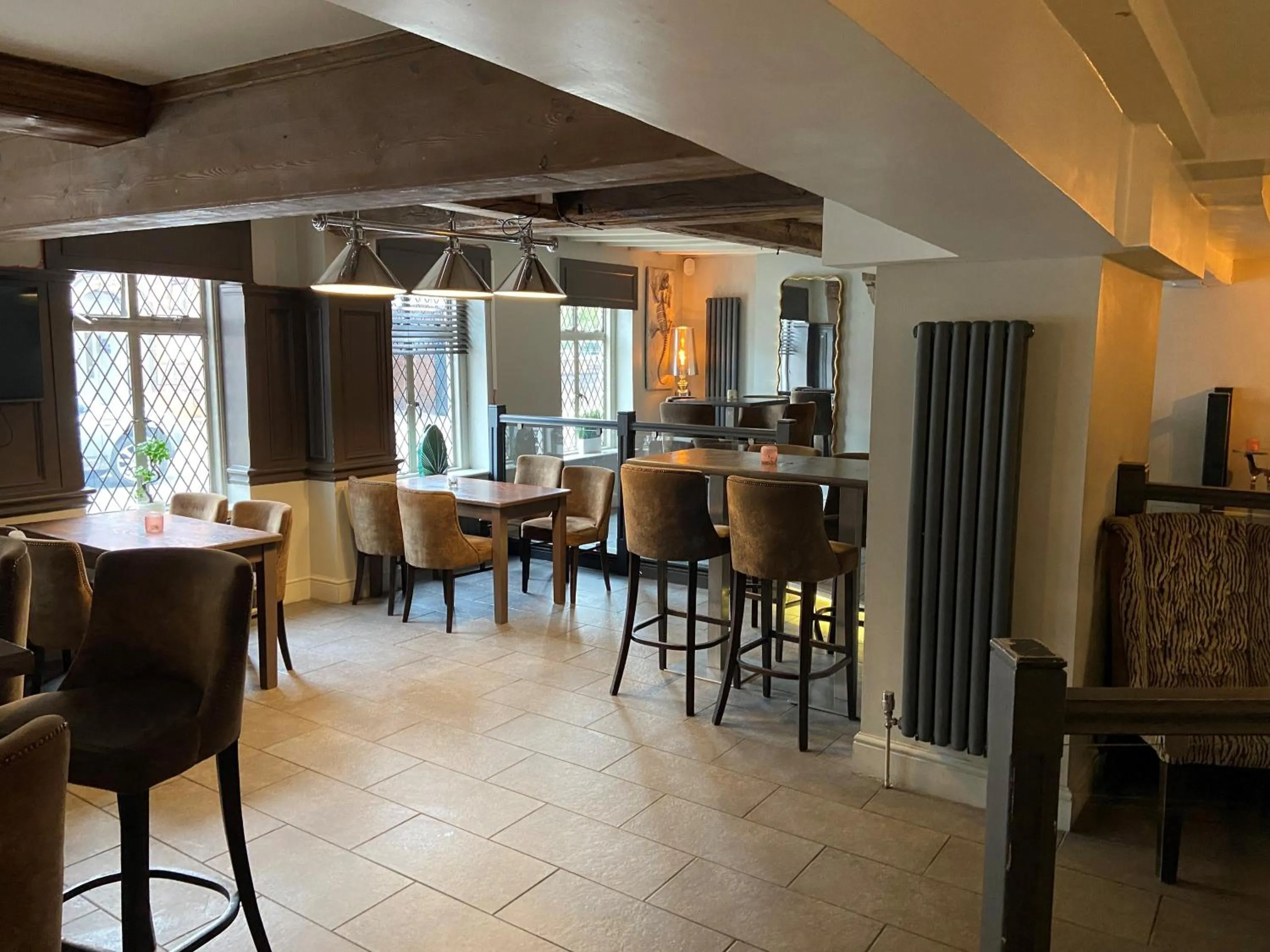 Restaurant/Places to Eat in The White Hart Hotel