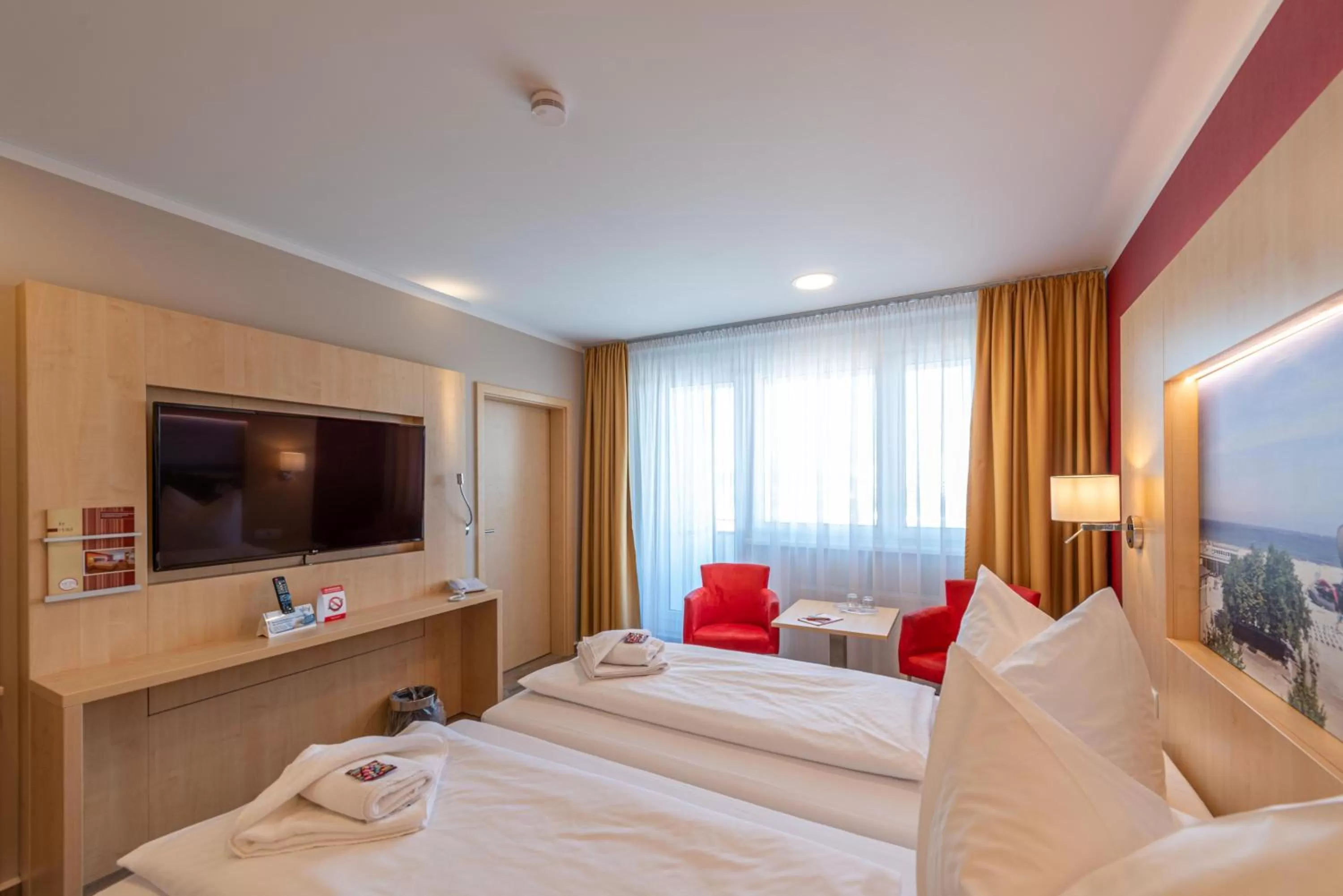 Photo of the whole room, Bed in Hotel an der Stadthalle Rostock