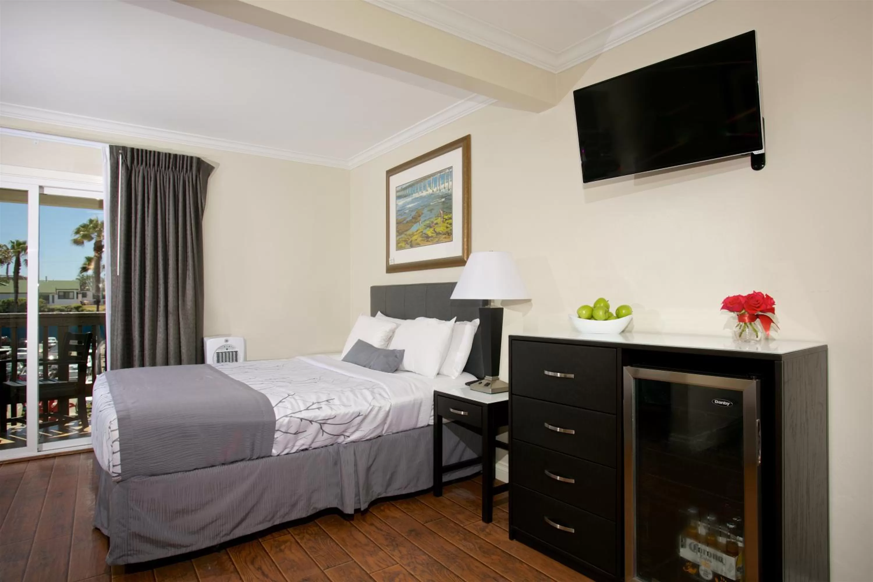 Bed in Ocean Beach Hotel