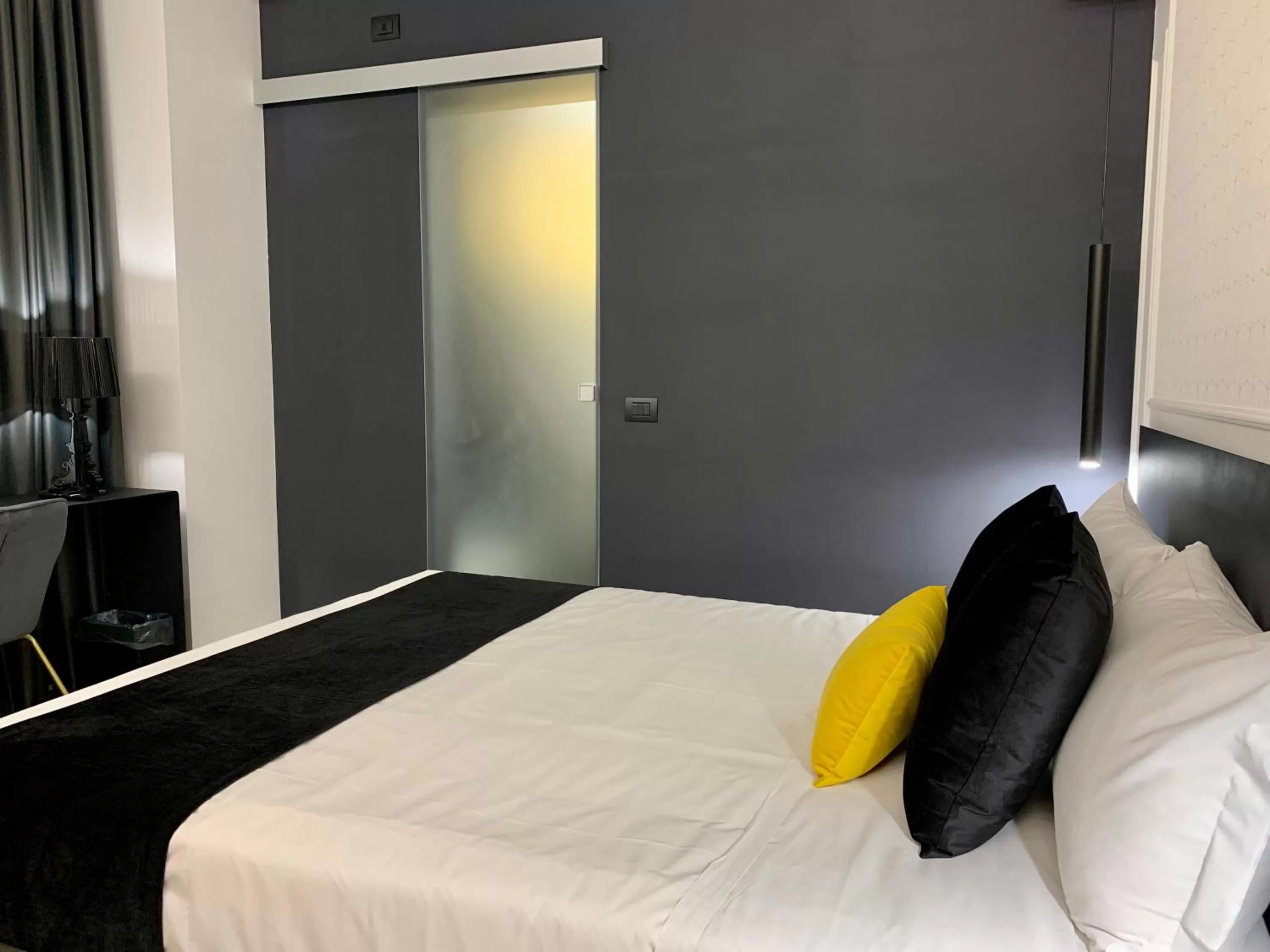 Bedroom, Bed in Toledo Boutique Rooms