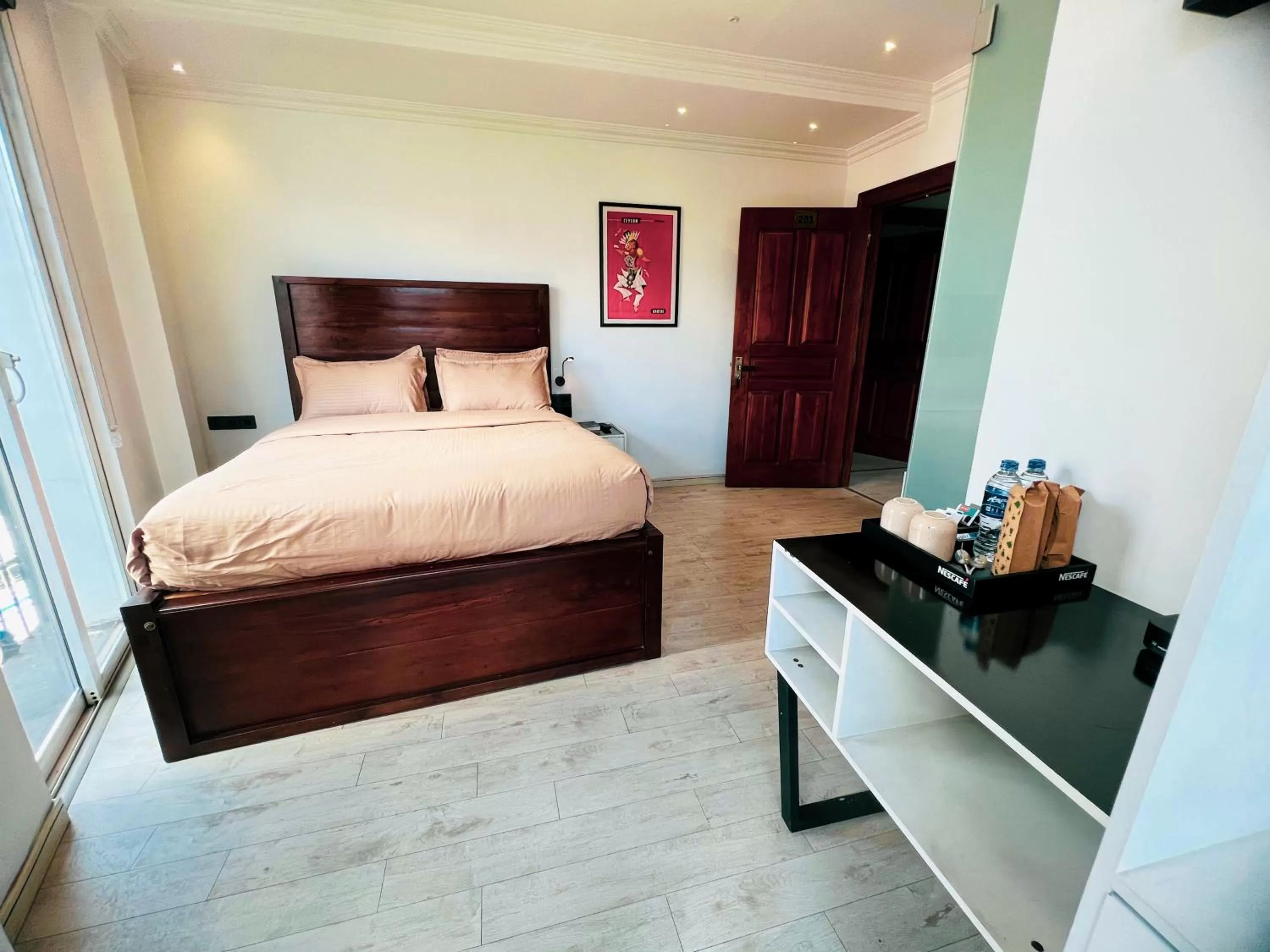 Photo of the whole room, Bed in Bed Station 210