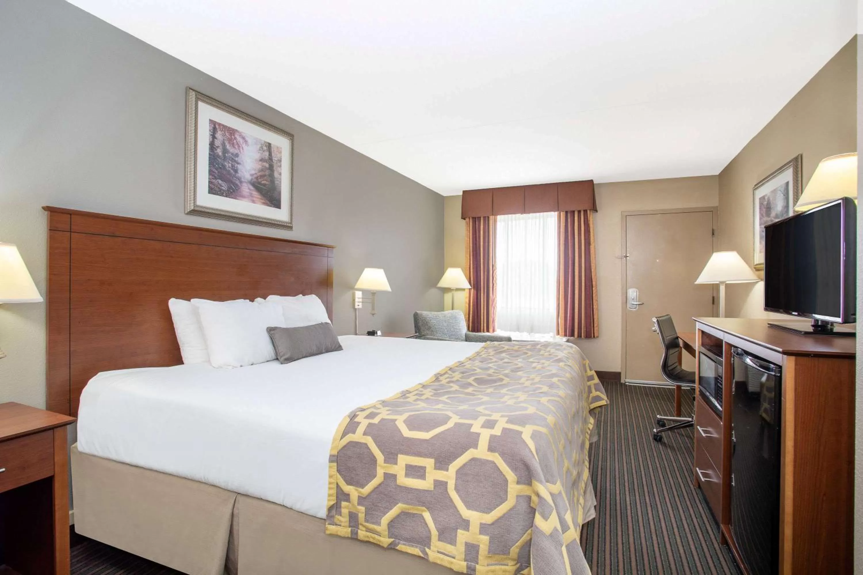 Photo of the whole room, Bed in Baymont by Wyndham Hays