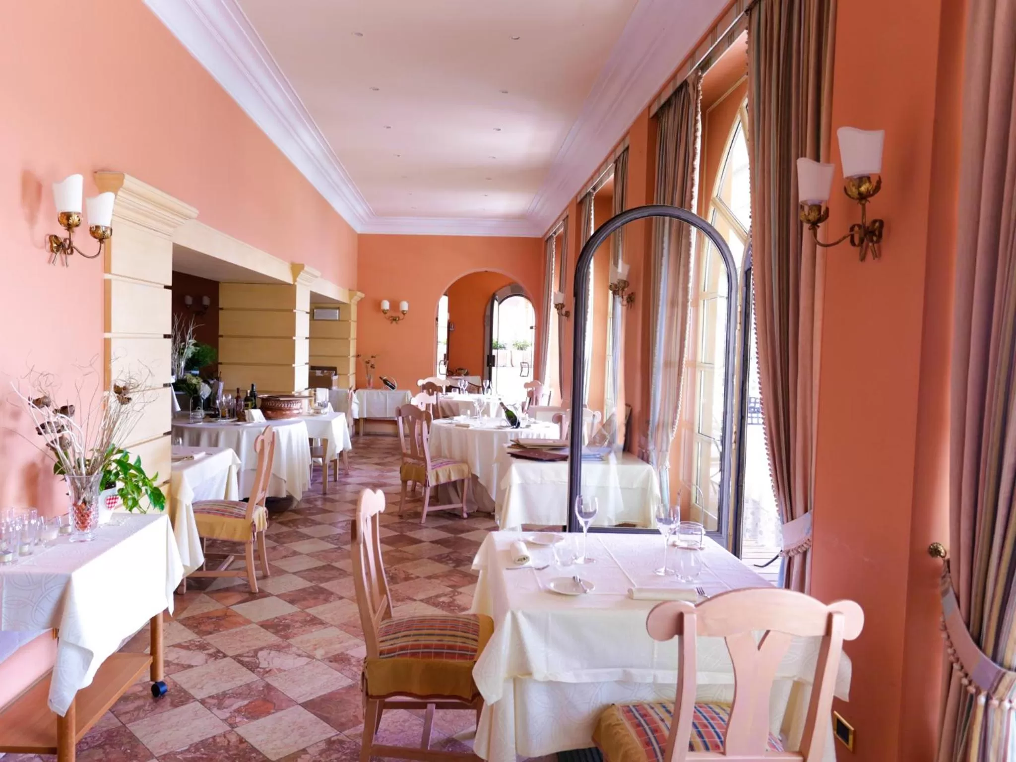 Restaurant/places to eat in Hotel Colonne