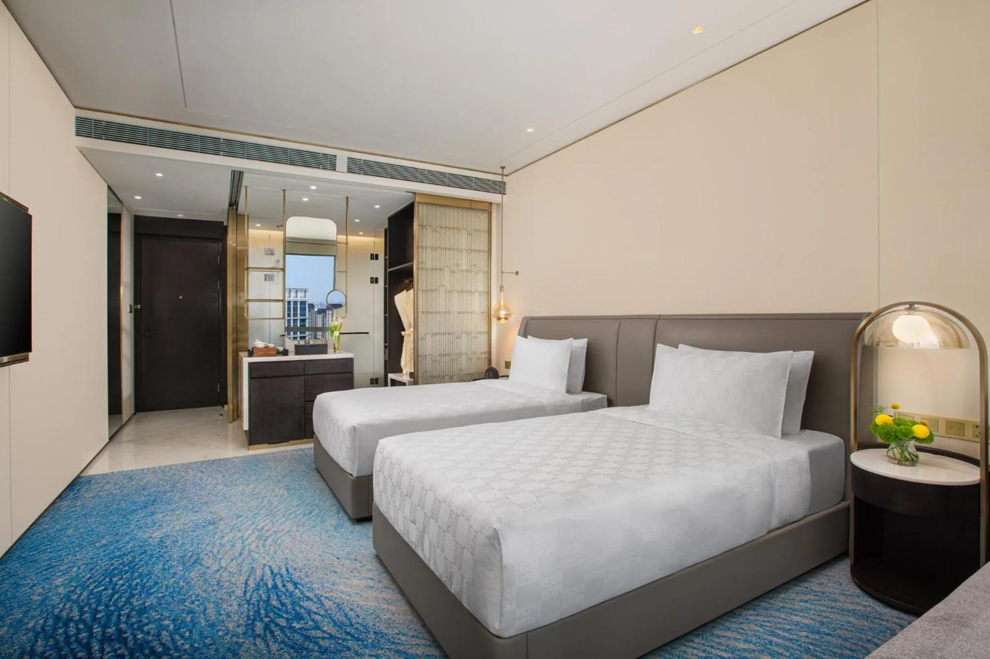 Bed in HUALUXE Shanghai Changfeng Park by IHG