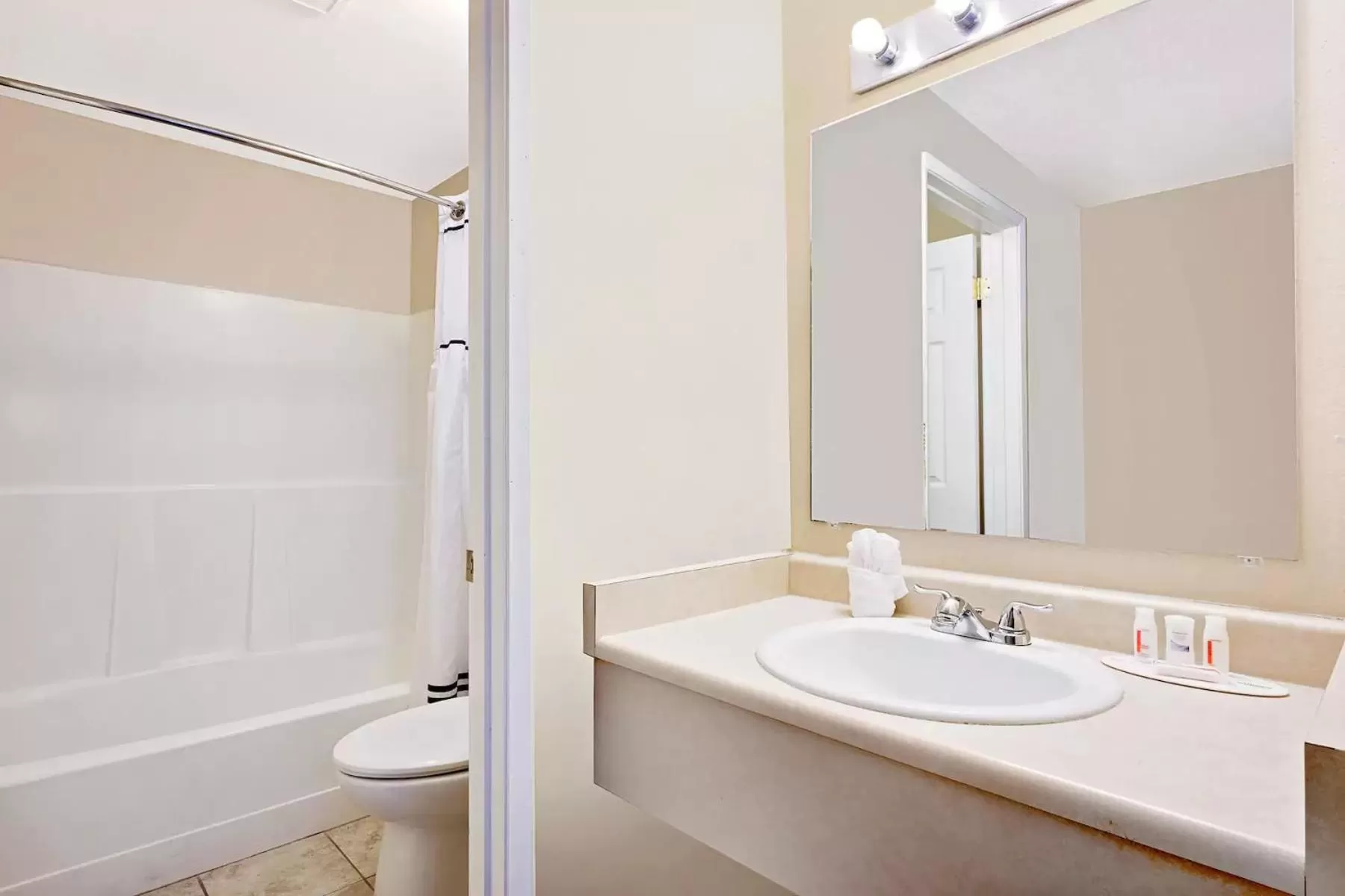 Shower in Days Inn by Wyndham Lakewood South Tacoma